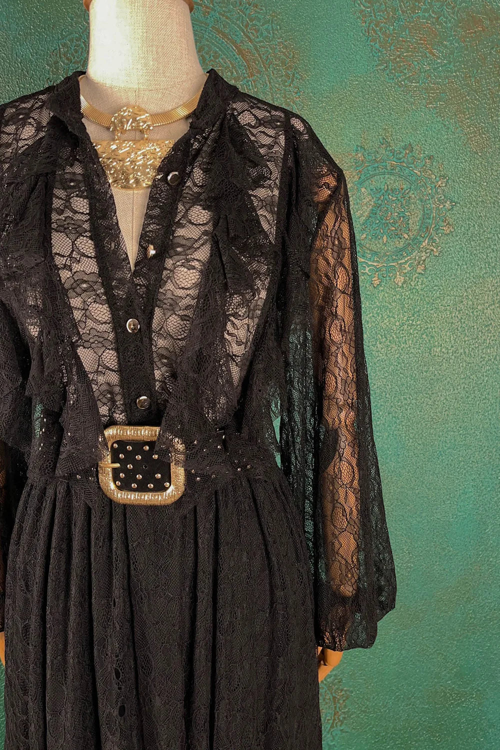 Dantel Detaylı Midi Elbise