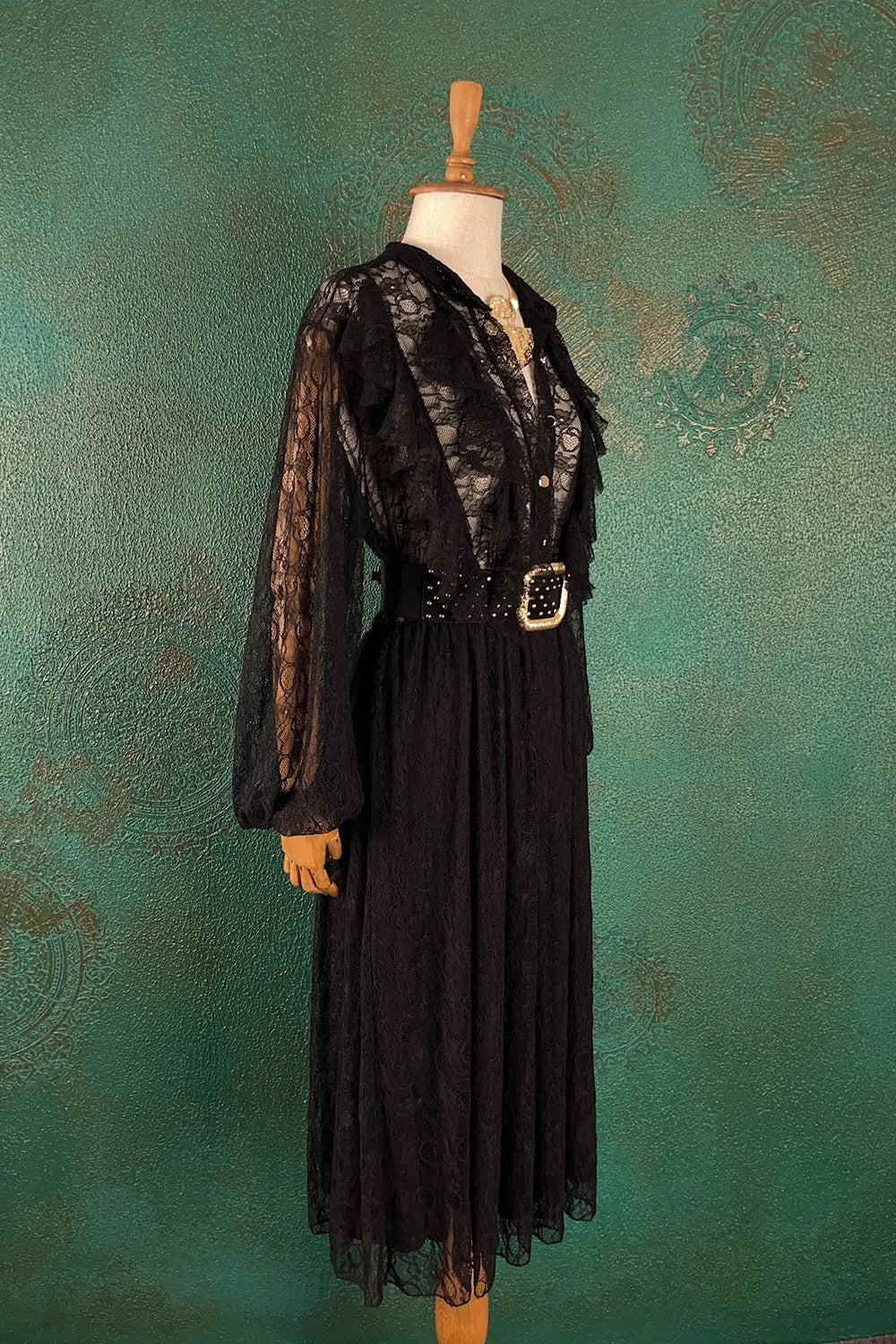 Dantel Detaylı Midi Elbise