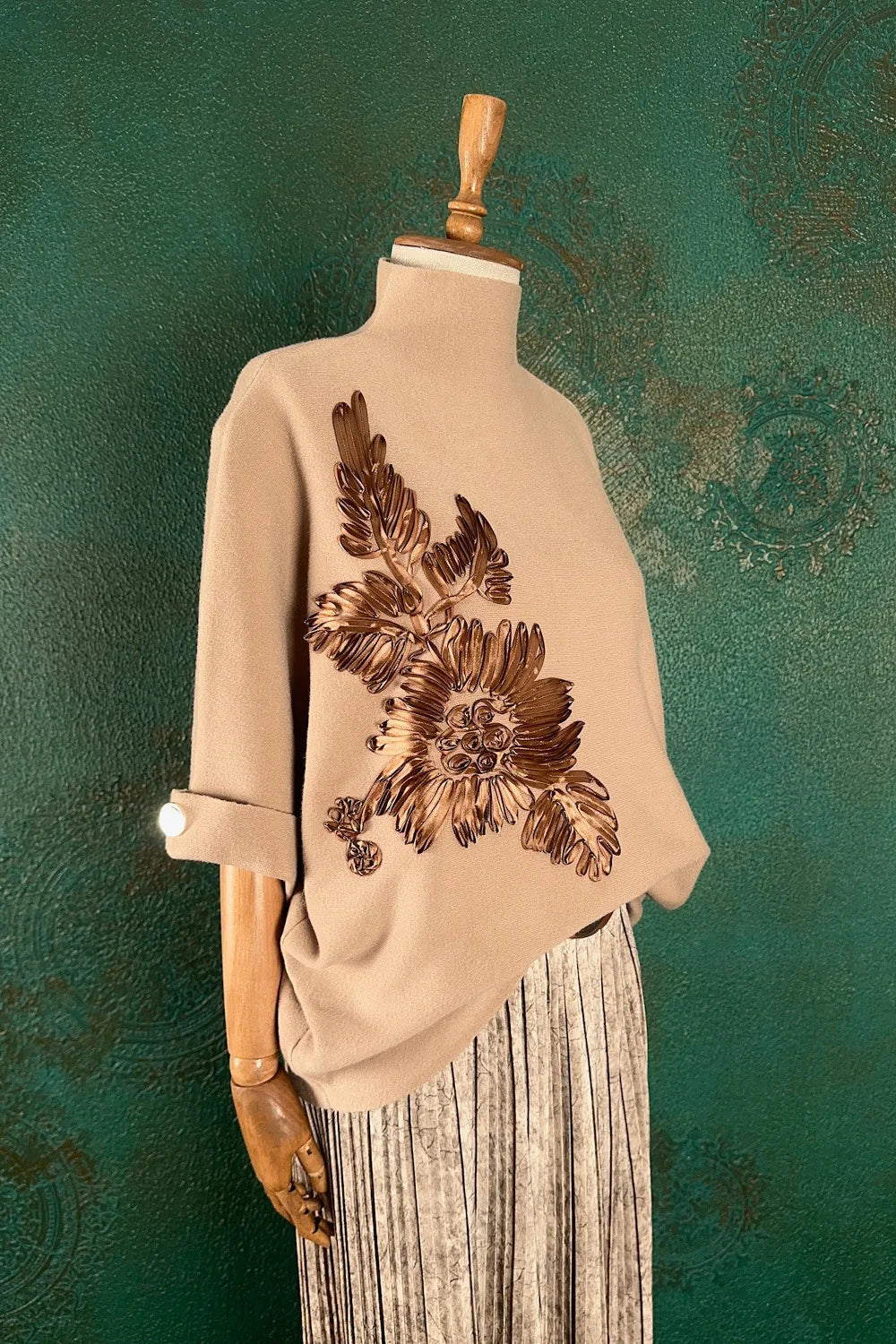 İşlemeli Triko Kazak