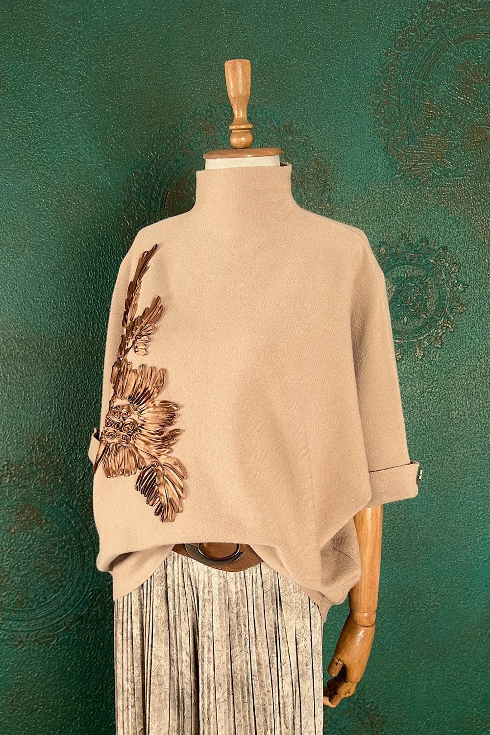 İşlemeli Triko Kazak