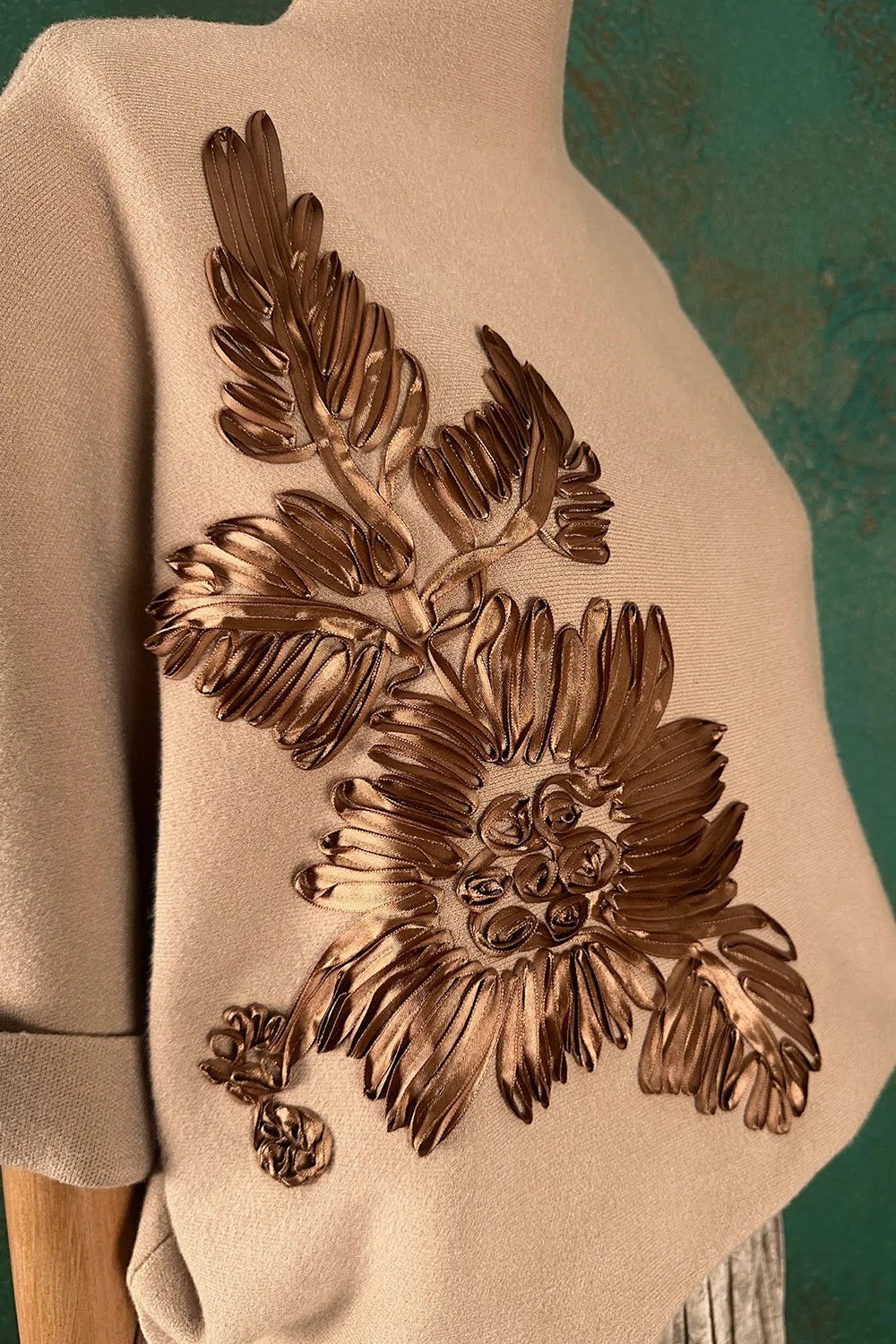 İşlemeli Triko Kazak