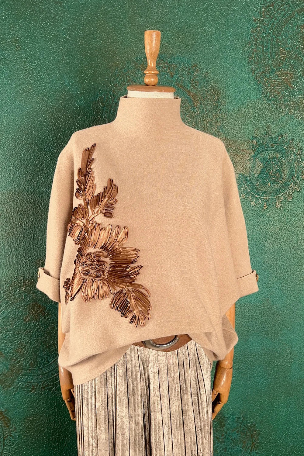 İşlemeli Triko Kazak