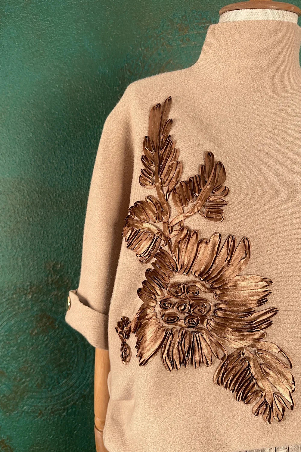 İşlemeli Triko Kazak