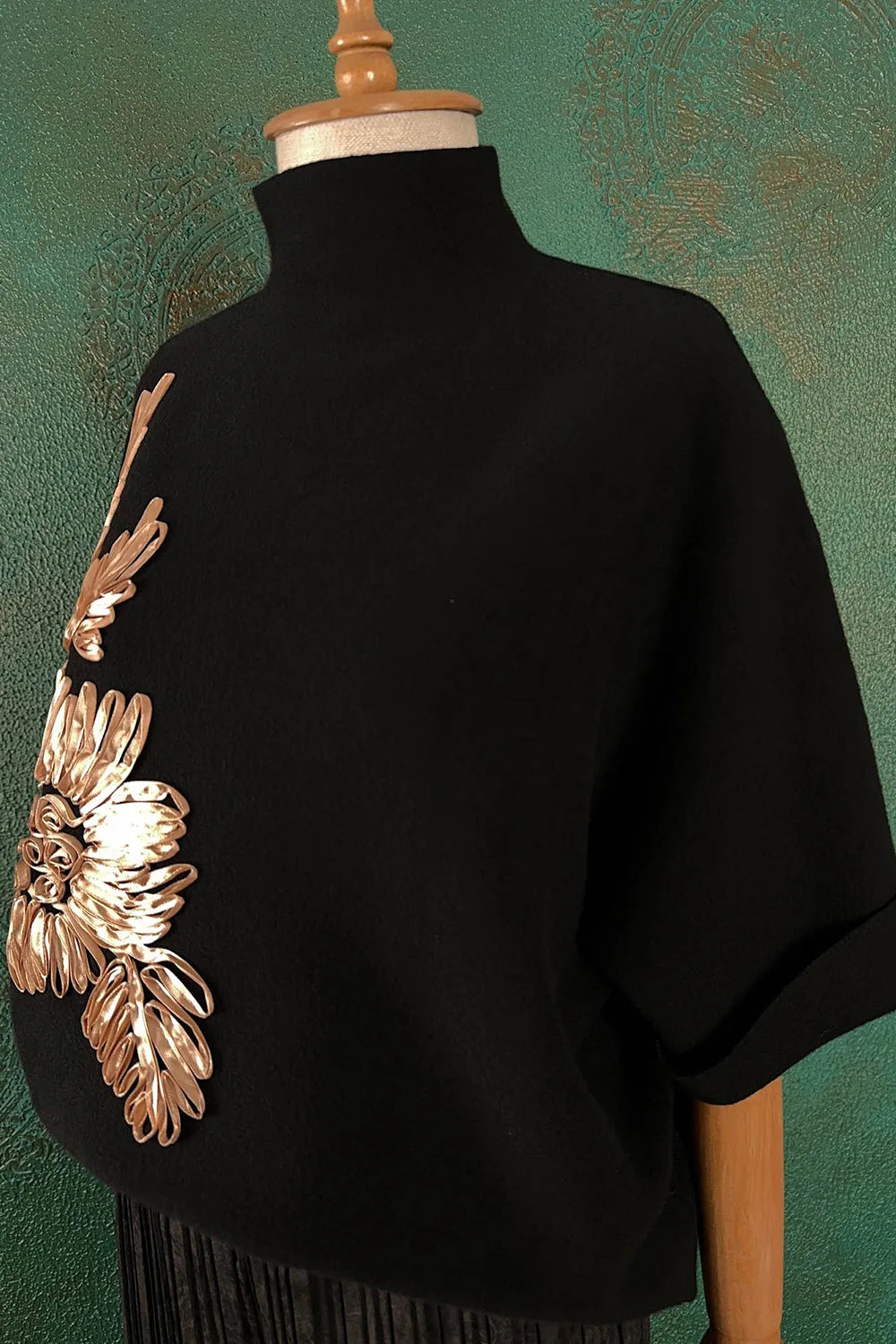 İşlemeli Triko Kazak