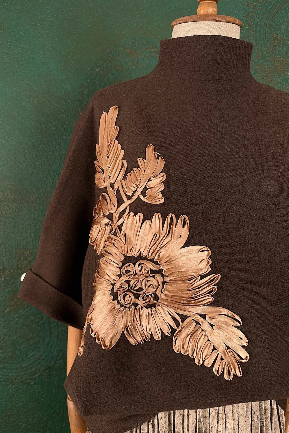 İşlemeli Triko Kazak