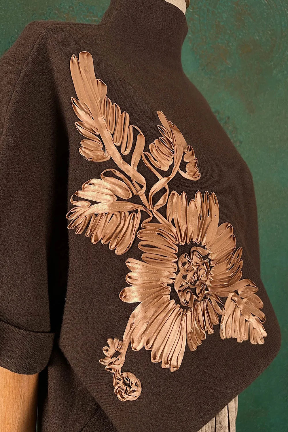 İşlemeli Triko Kazak