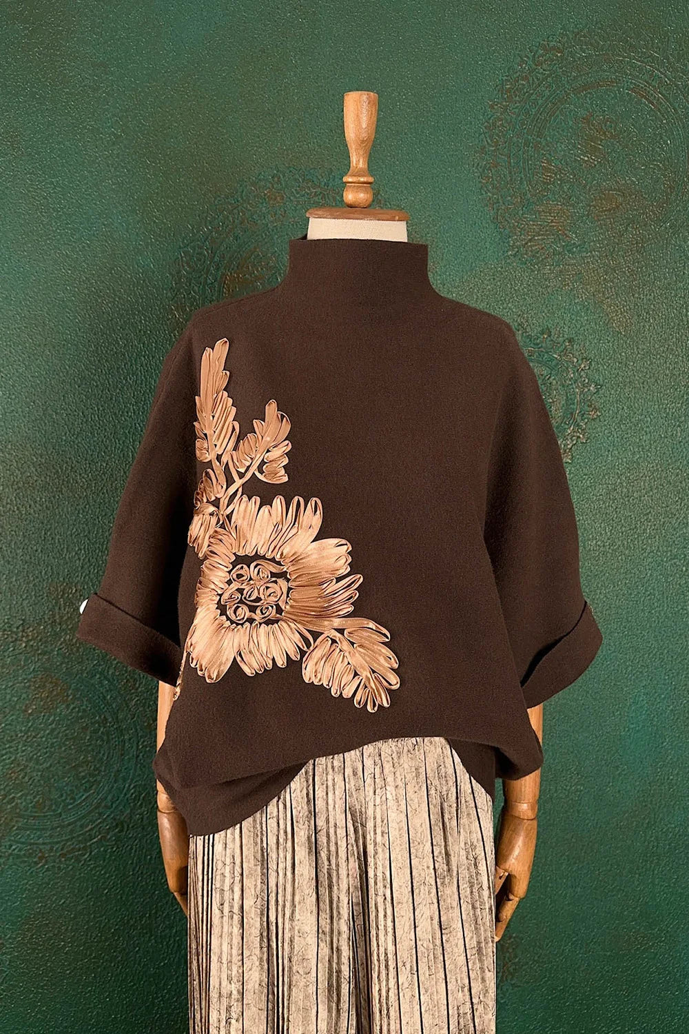 İşlemeli Triko Kazak