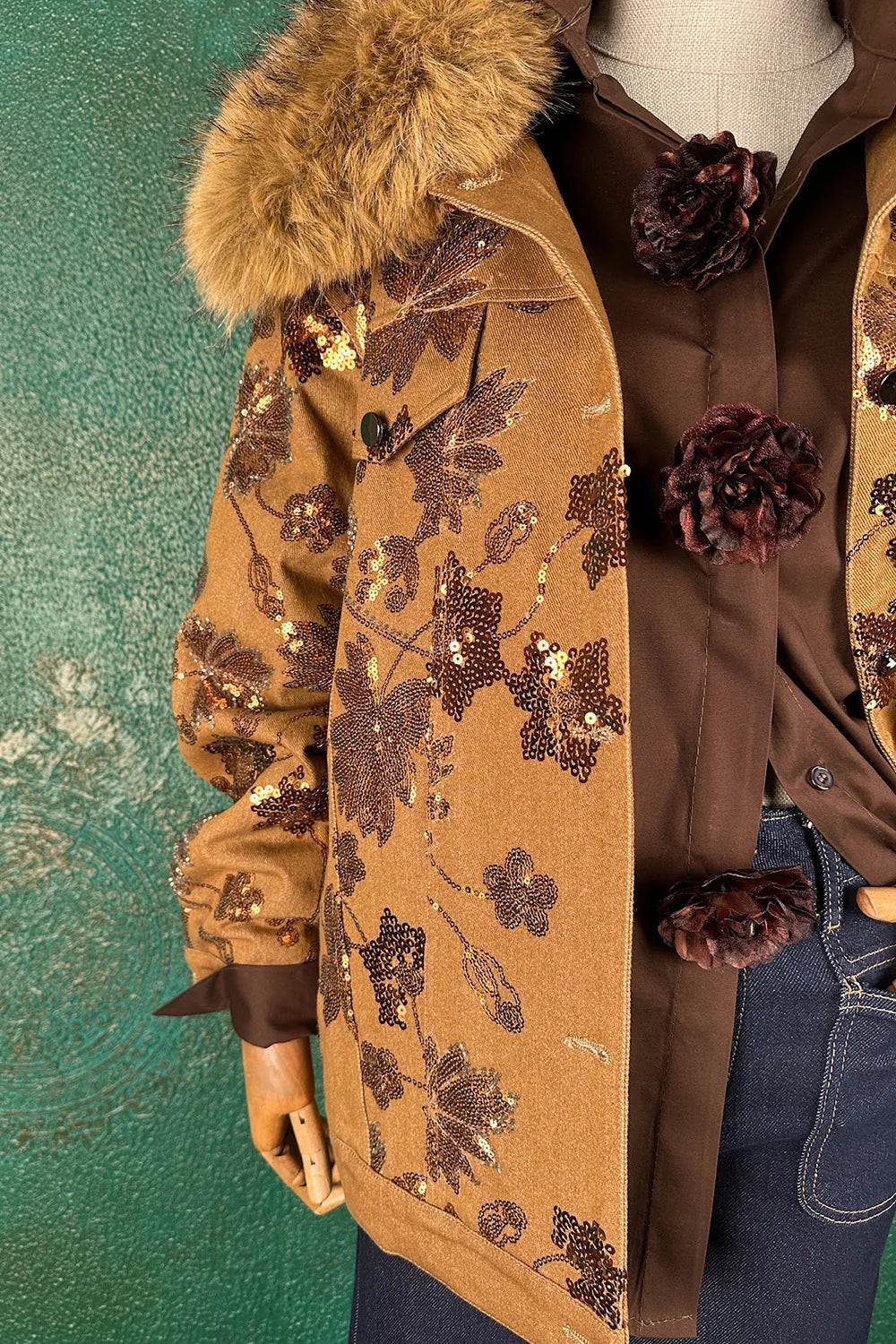 Pul İşlemeli Kürk Yakalı Mont