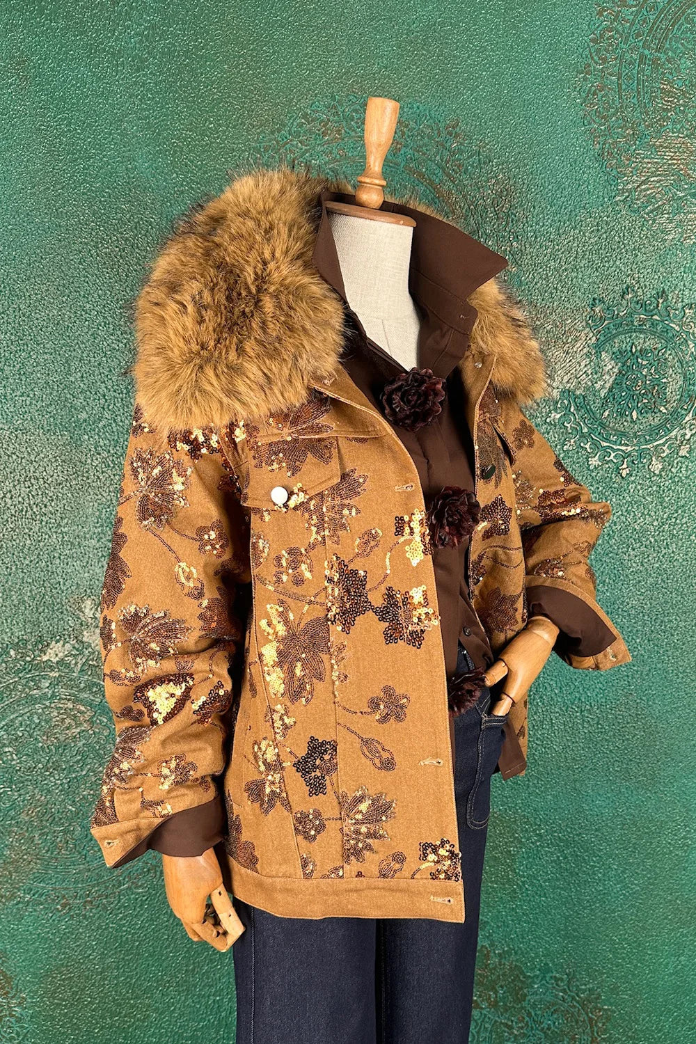 Pul İşlemeli Kürk Yakalı Mont