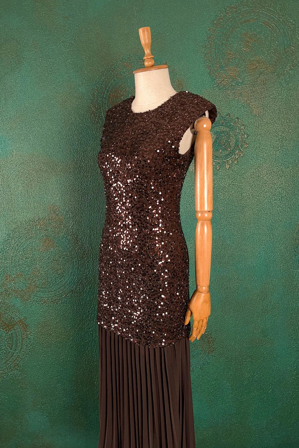 Plise Detaylı Pullu Elbise