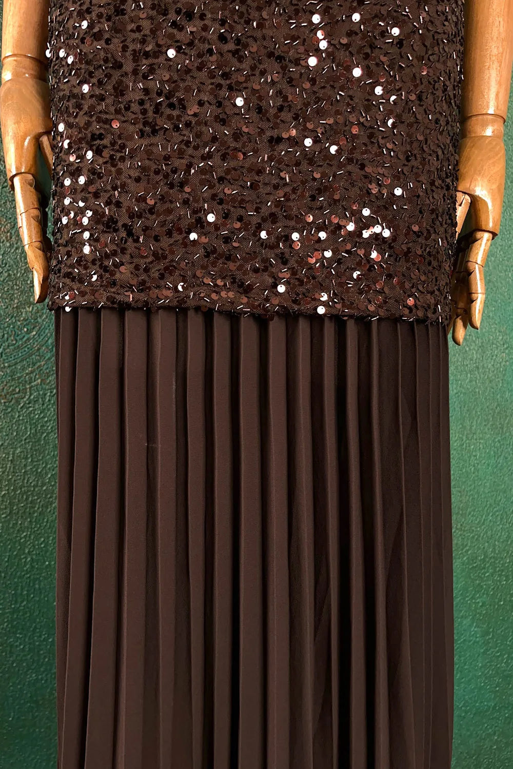 Plise Detaylı Pullu Elbise