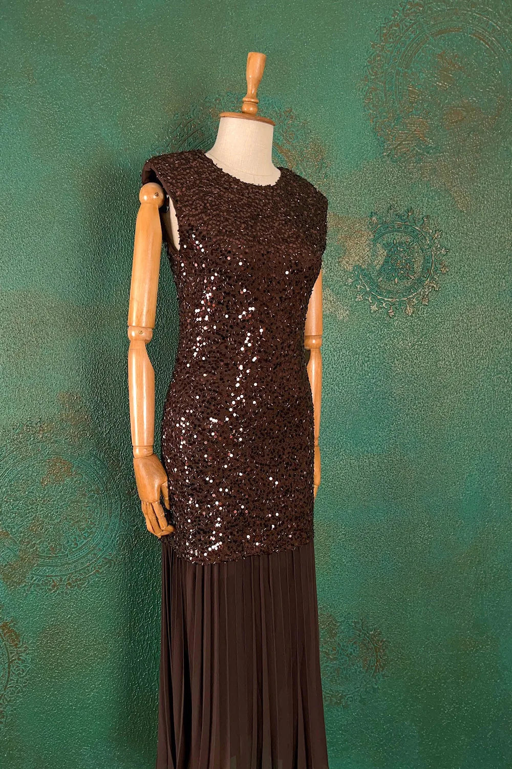 Plise Detaylı Pullu Elbise