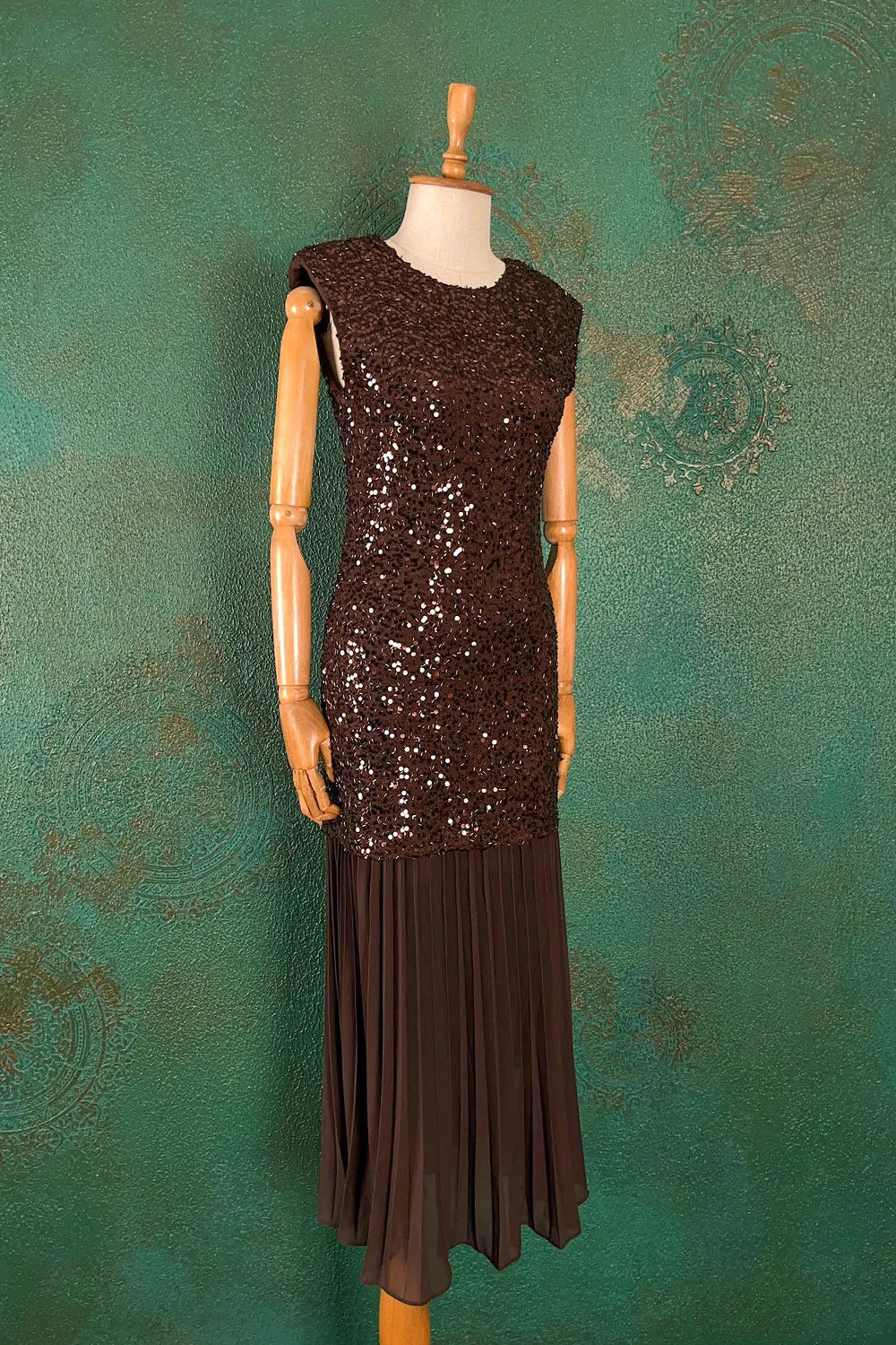 Plise Detaylı Pullu Elbise