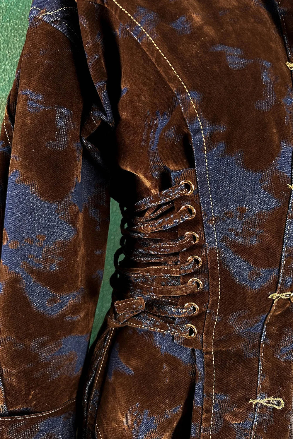 Kadife Gölgeli Gömlek