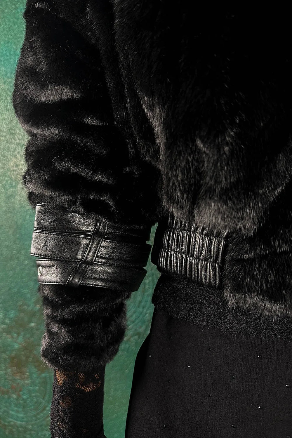 Kapüşon Detaylı Kürk Ceket