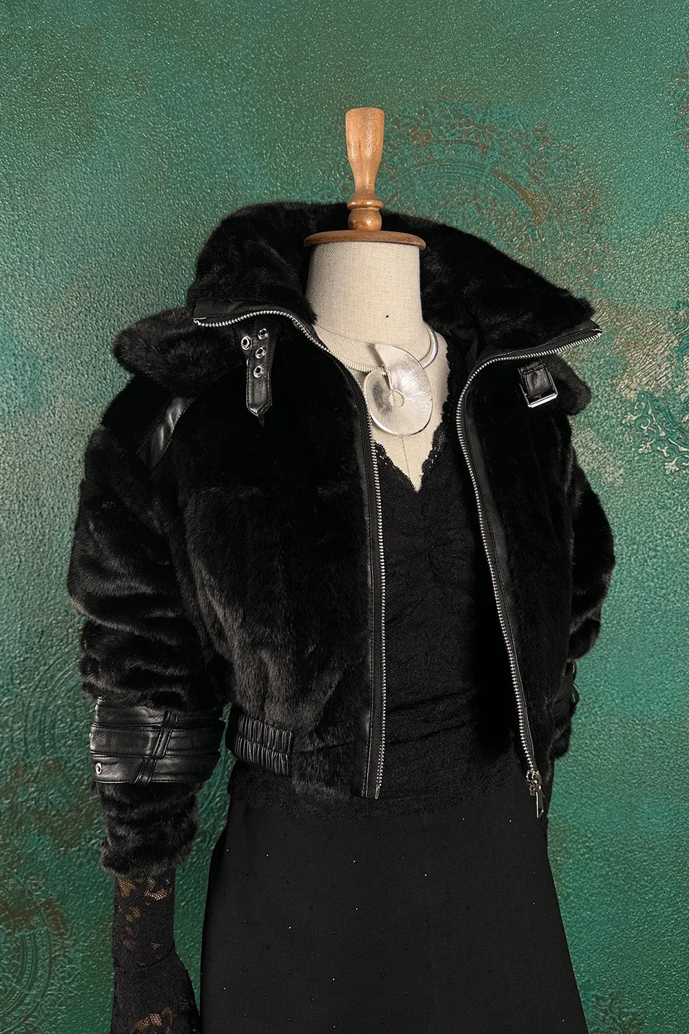 Kapüşon Detaylı Kürk Ceket