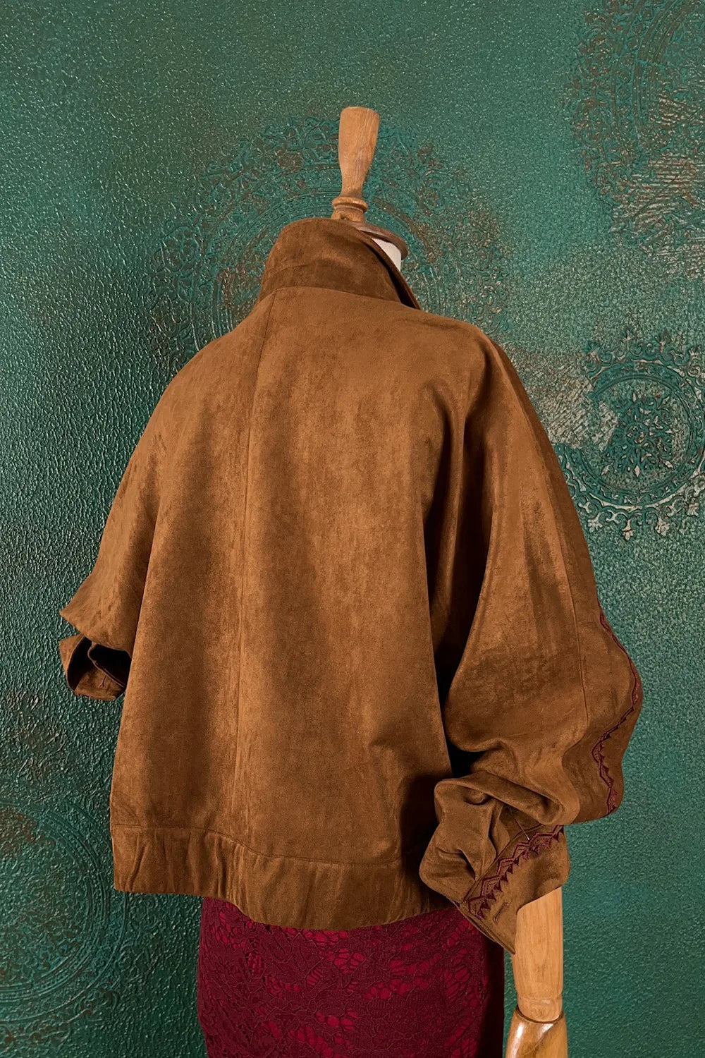 Nakış İşlemeli Nubuk Ceket