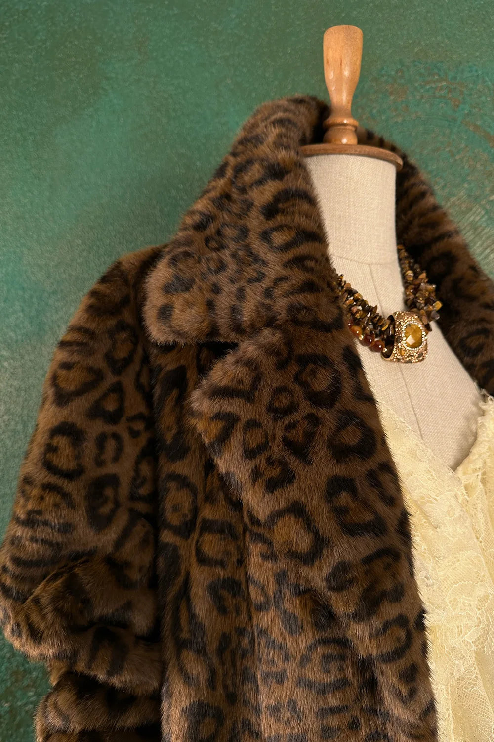 Leopar Desenli Uzun Kürk Kaban