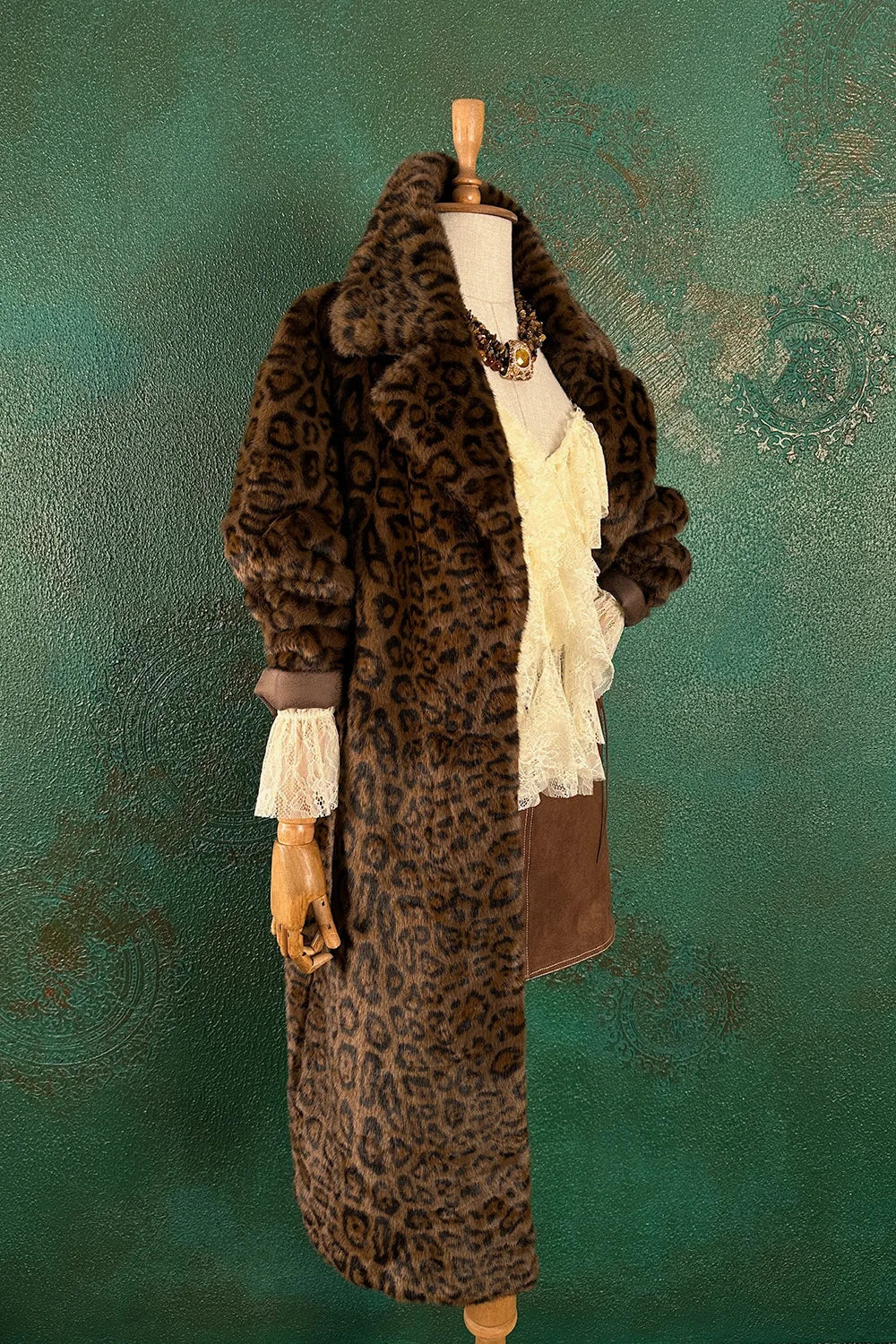 Leopar Desenli Uzun Kürk Kaban