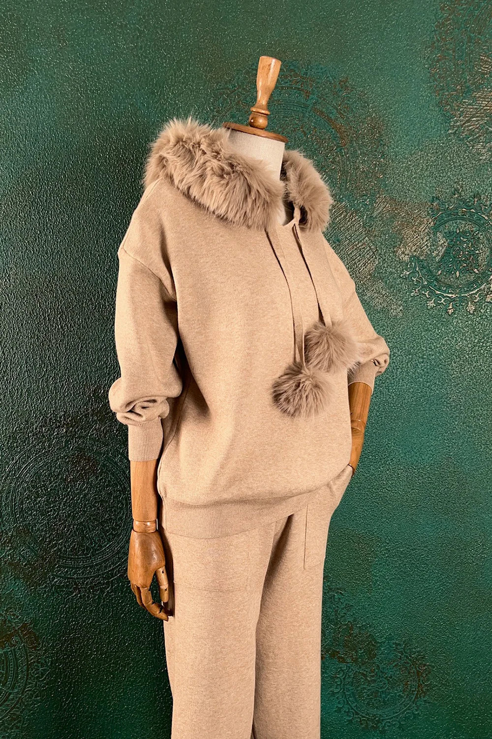 Ponpon Detaylı Triko Takım