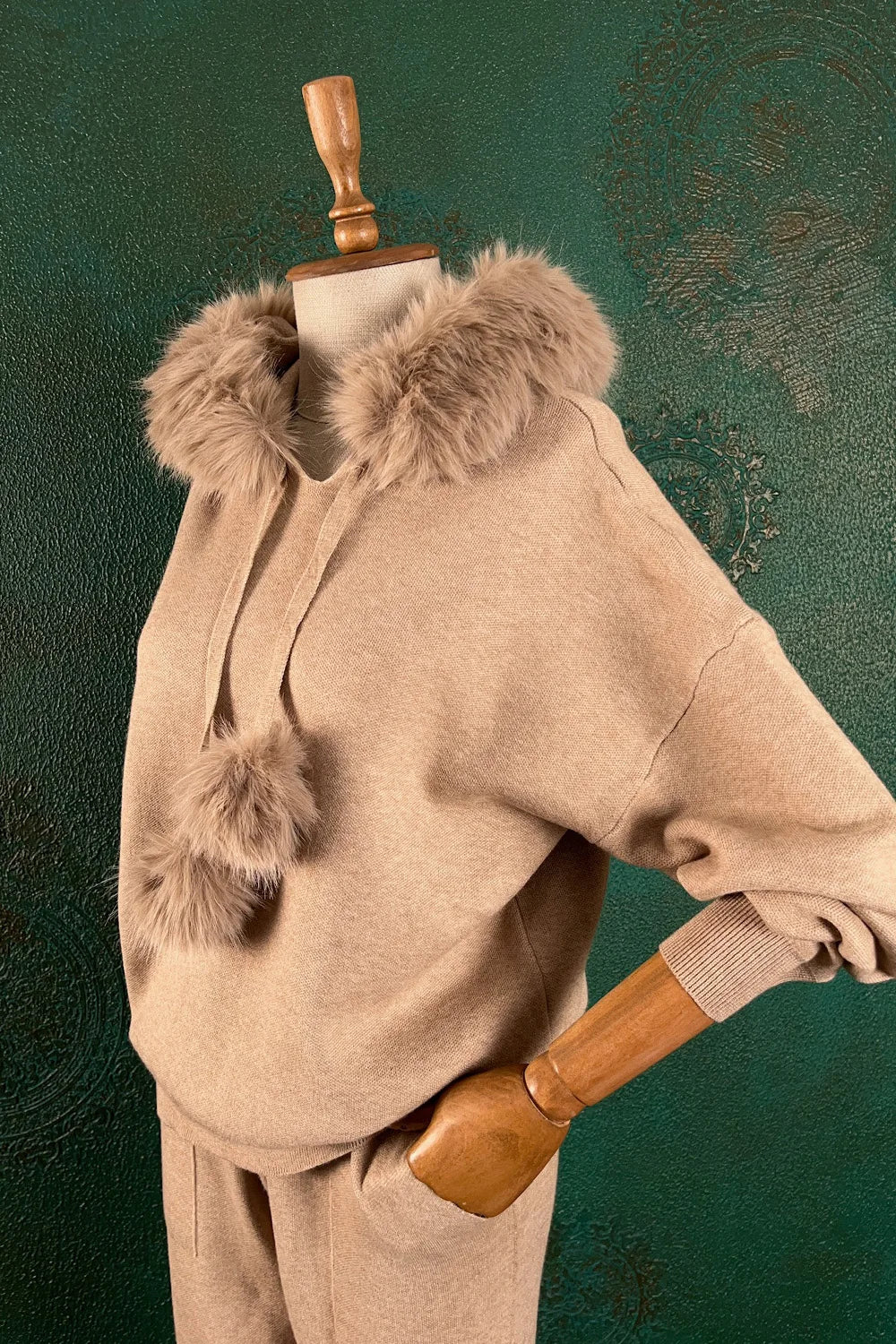 Ponpon Detaylı Triko Takım