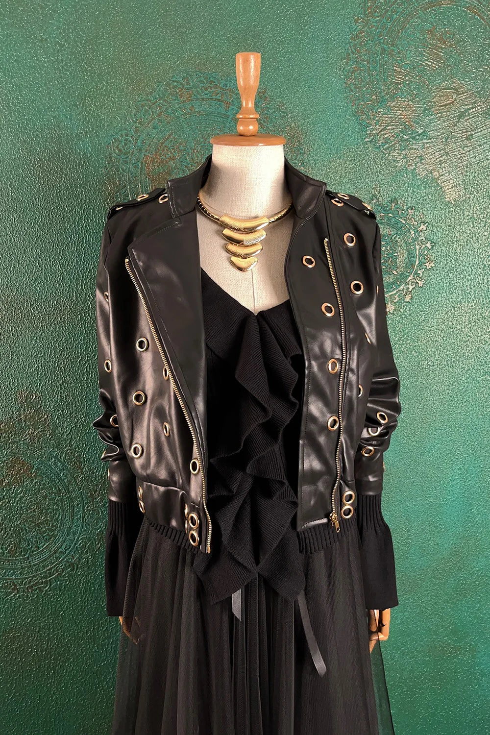 Halka Detaylı Deri Ceket