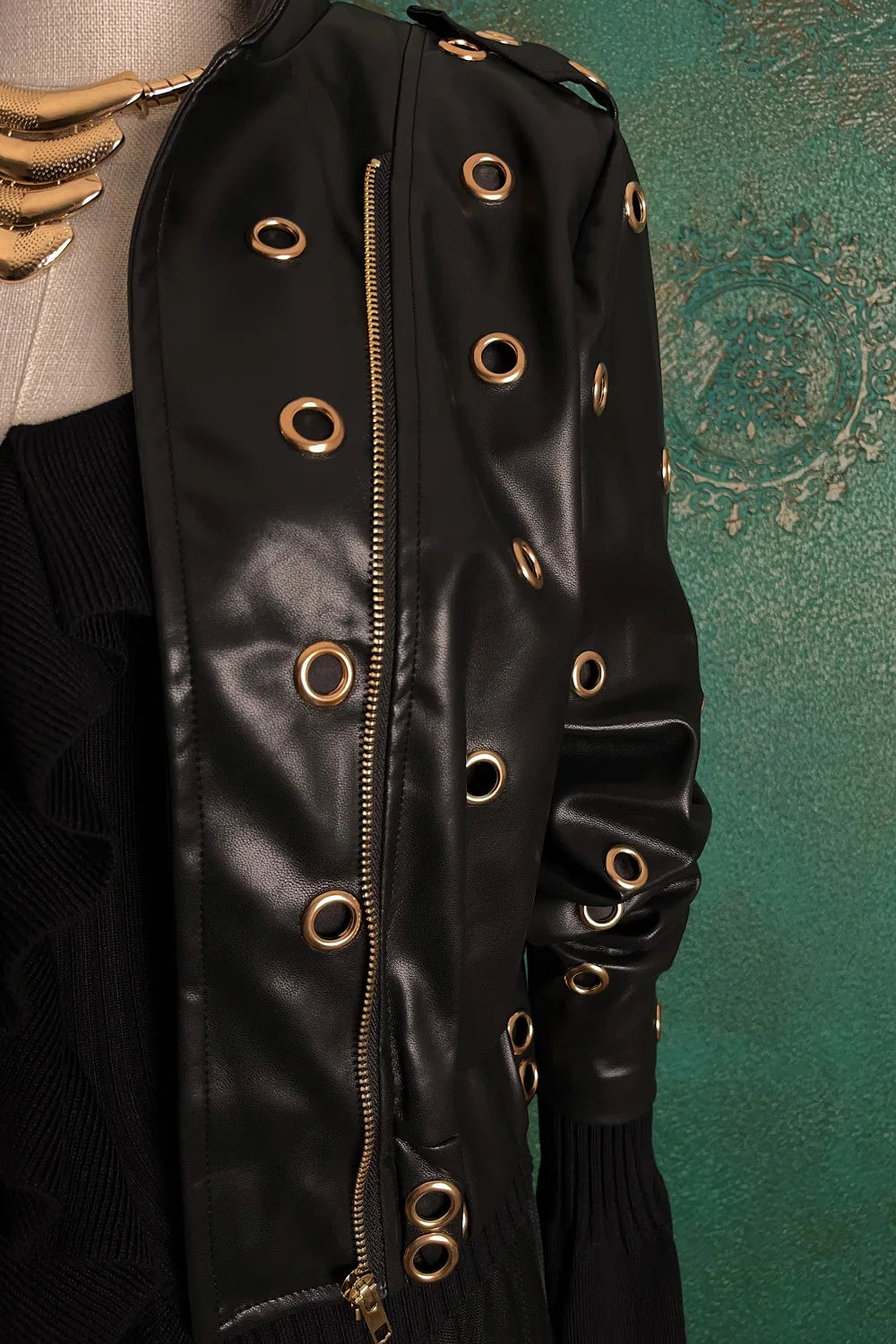 Halka Detaylı Deri Ceket