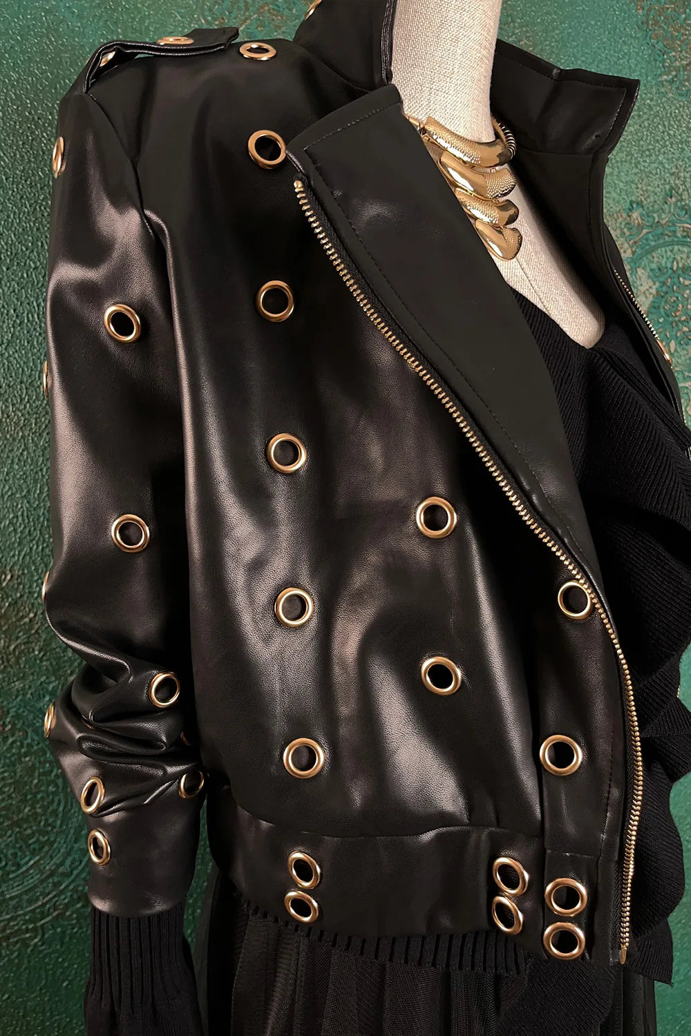 Halka Detaylı Deri Ceket