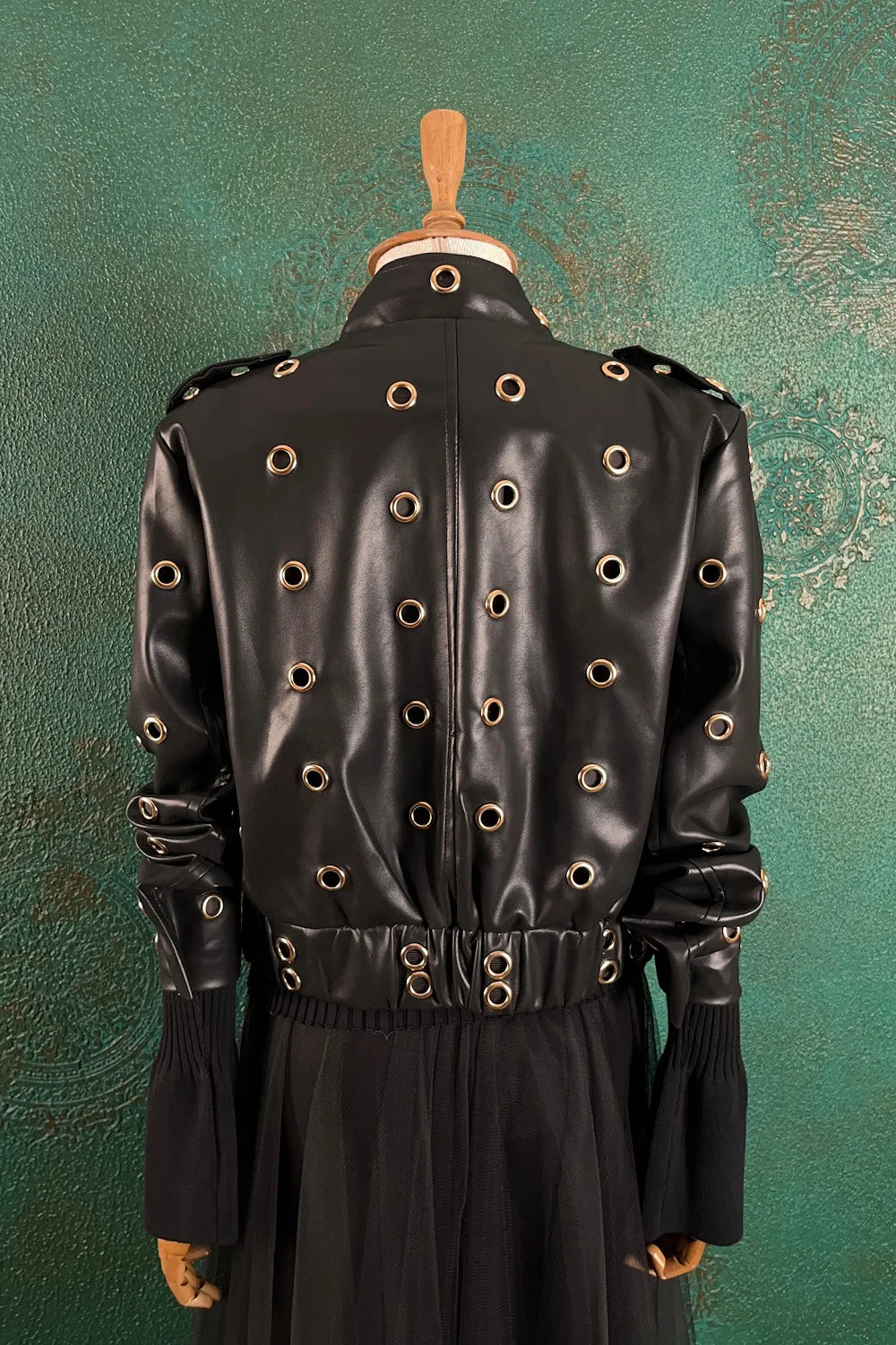 Halka Detaylı Deri Ceket