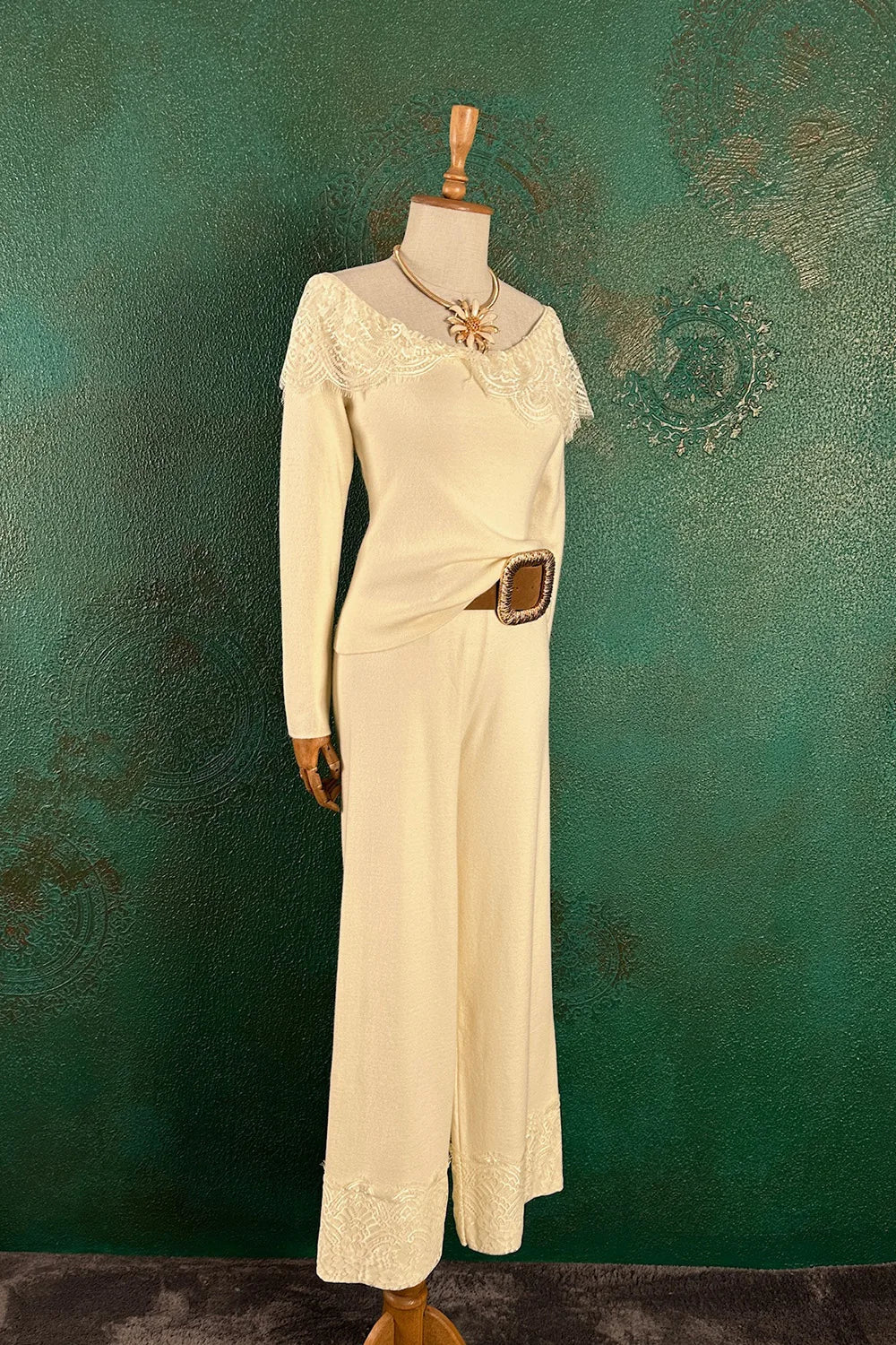 Omzu Açık Triko Takım