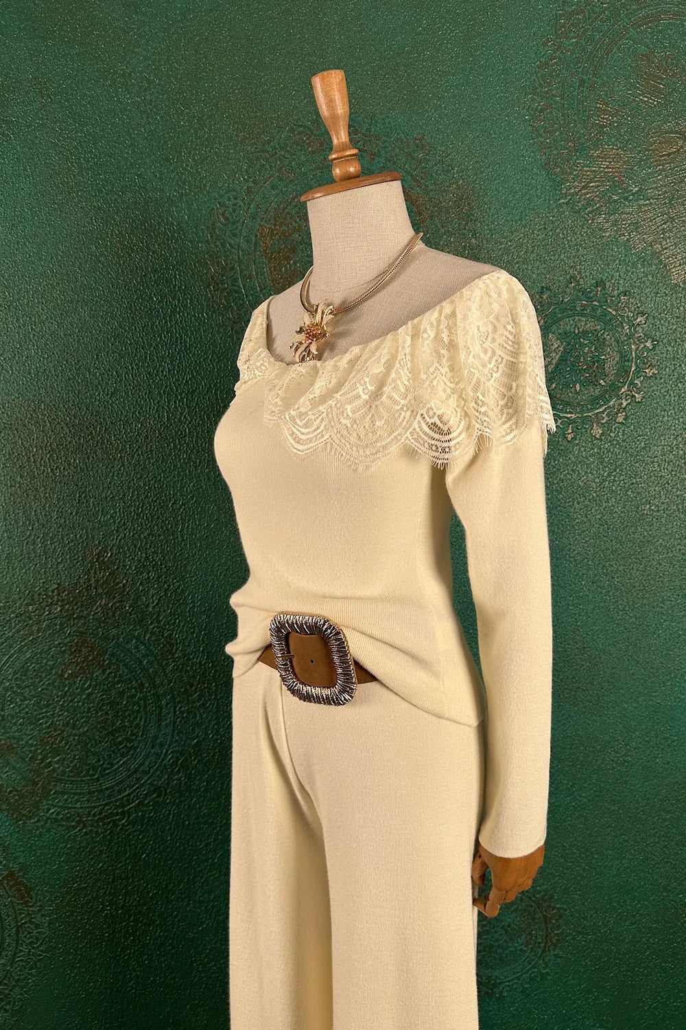 Omzu Açık Triko Takım