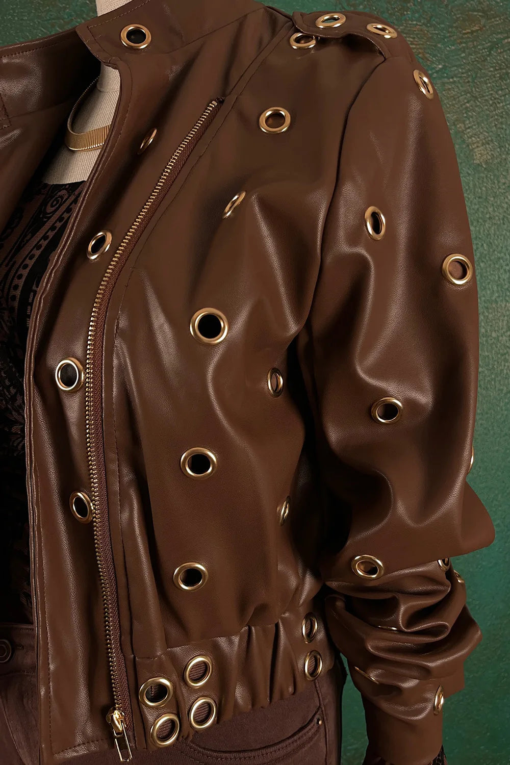 Halka Detaylı Deri Ceket