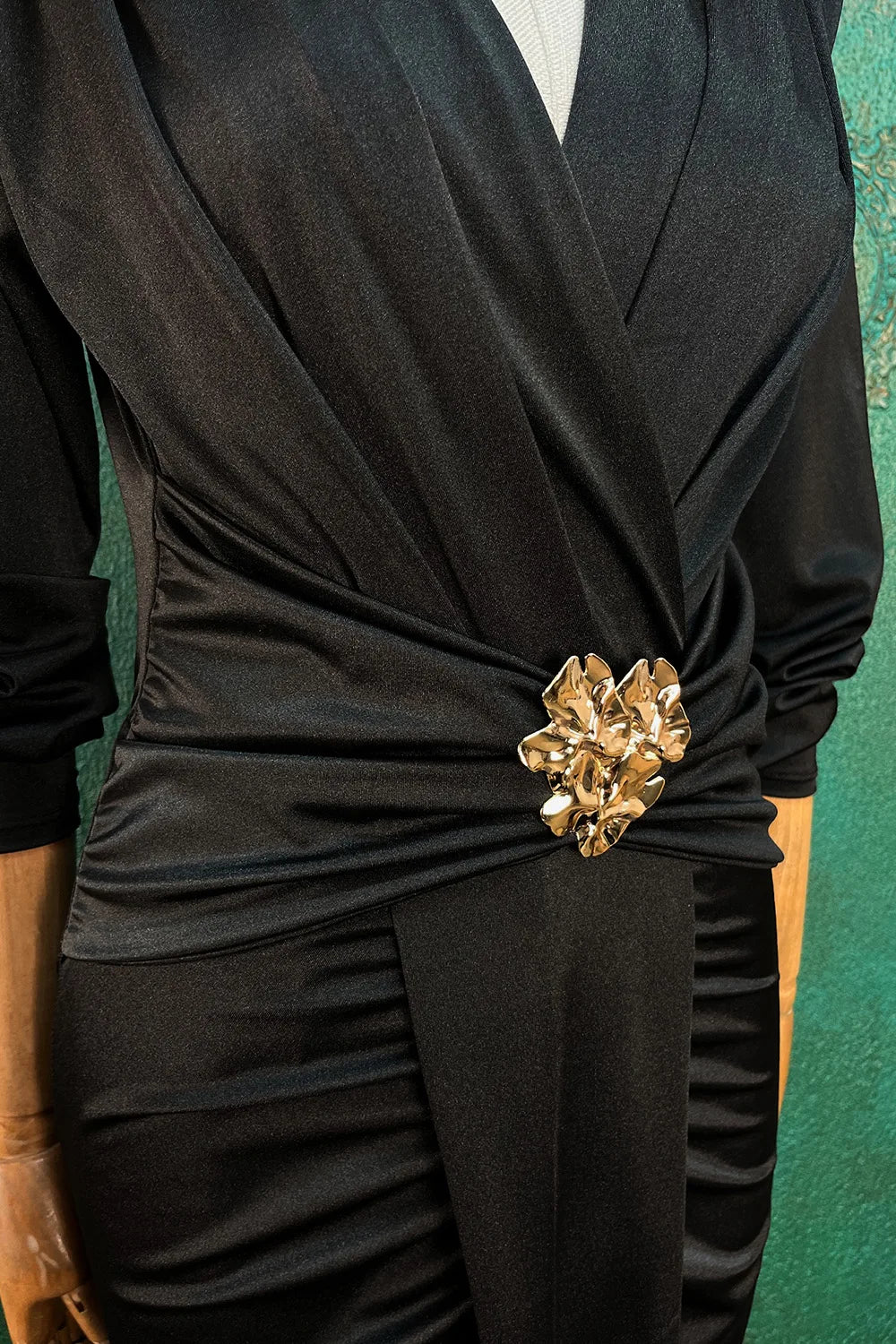 Aksesuar Detaylı Uzun Elbise