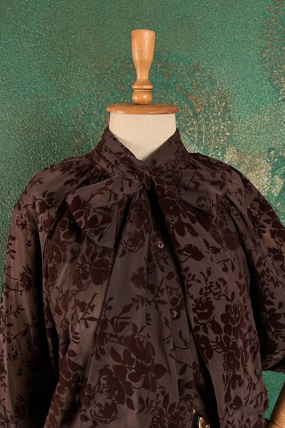 Kadife Çiçek Detaylı Pantolon Takım