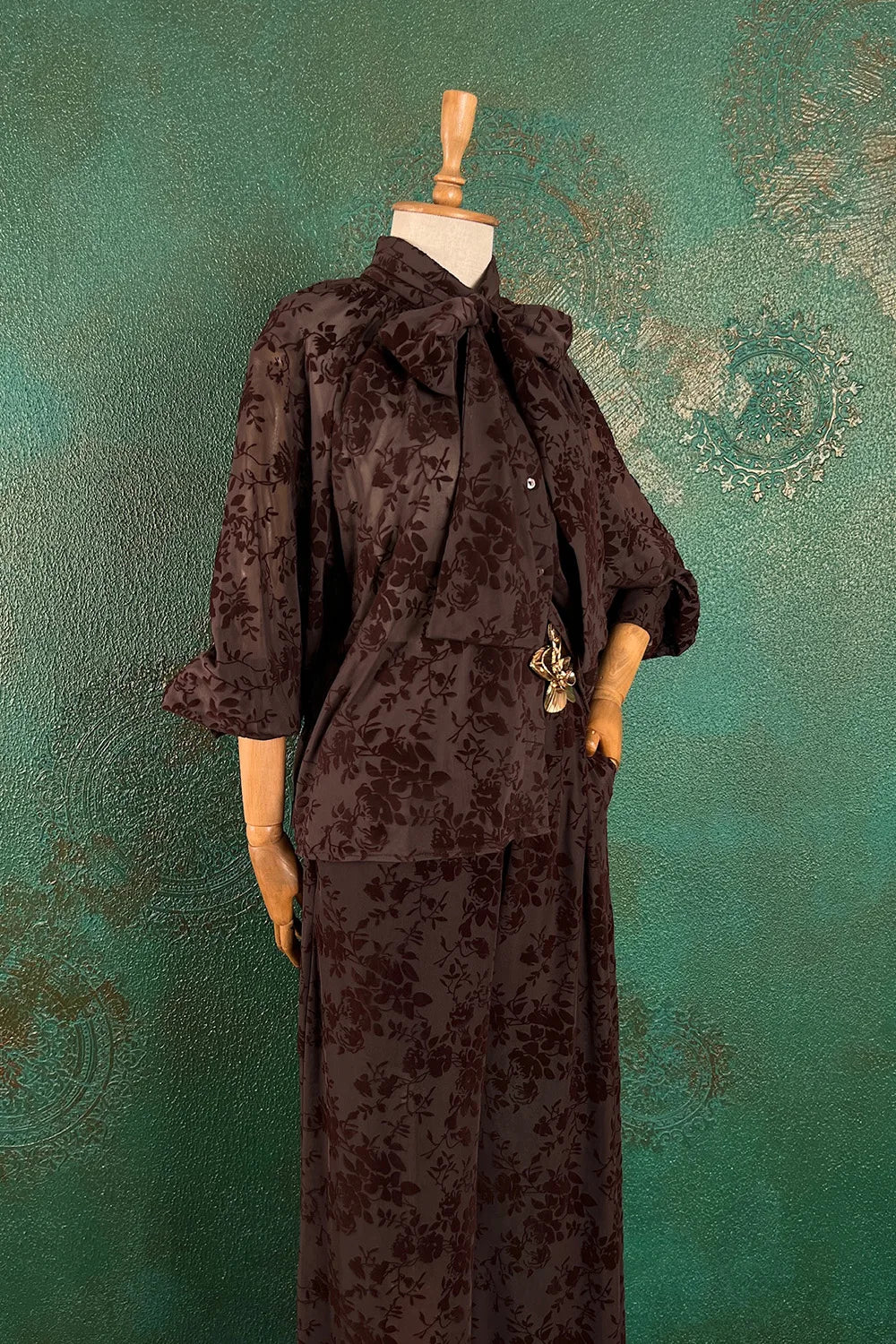 Kadife Çiçek Detaylı Pantolon Takım