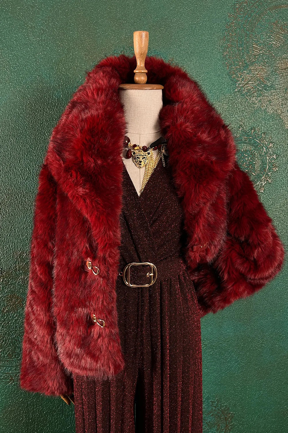 Geniş Yakalı Kısa Kürk Kaban