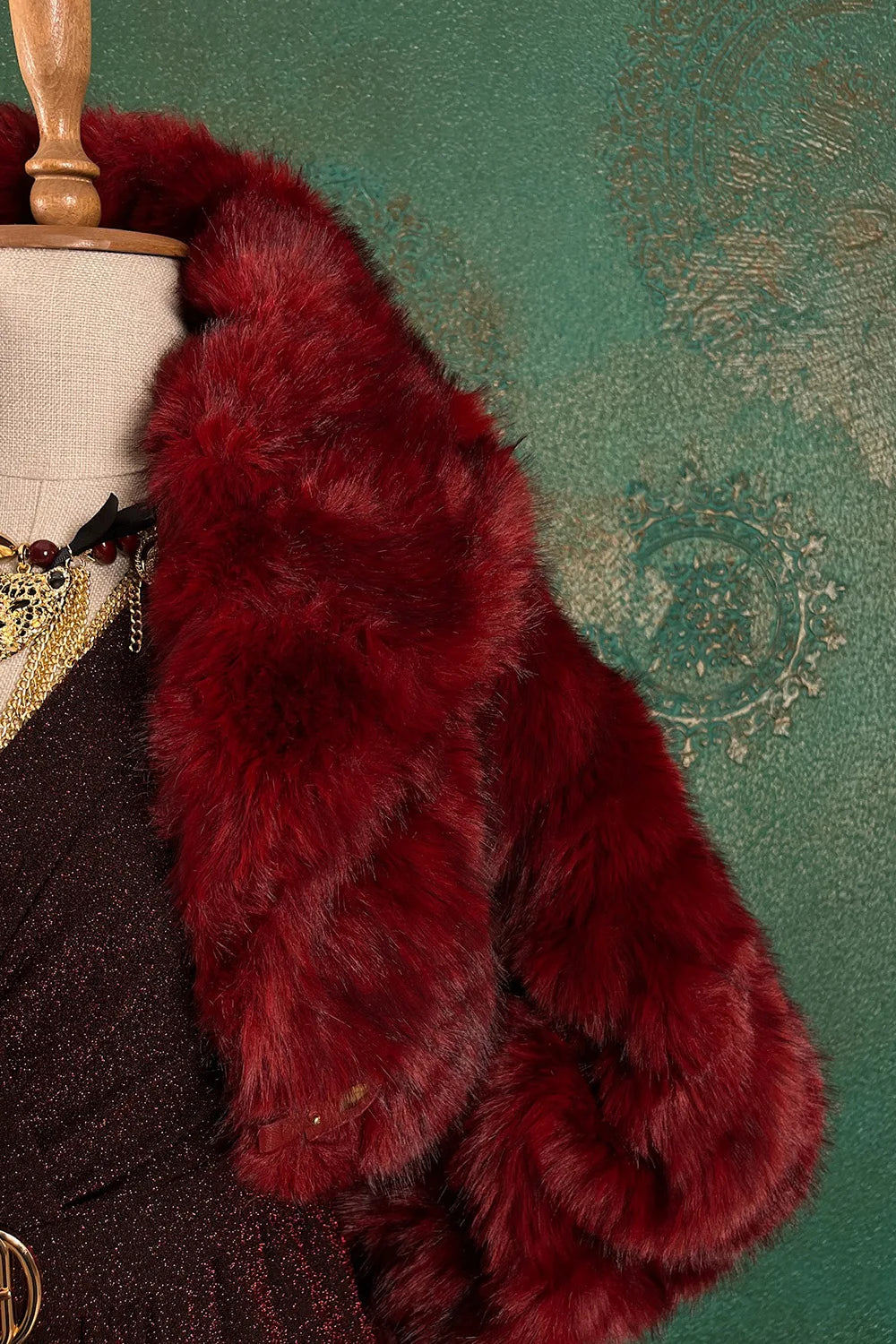 Geniş Yakalı Kısa Kürk Kaban