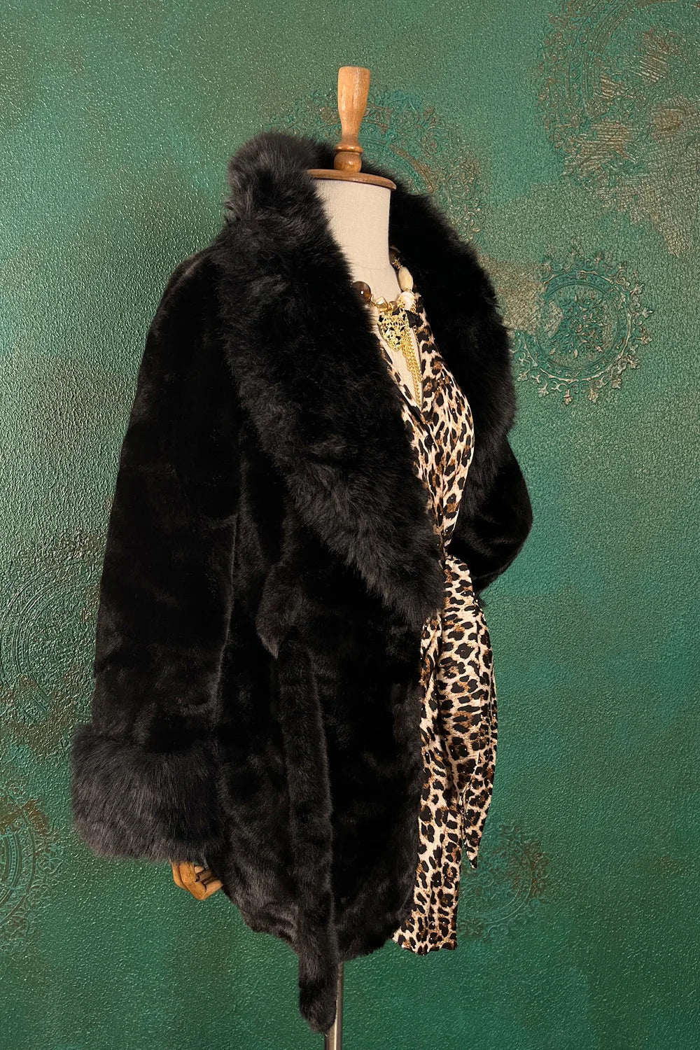 Kemer Detaylı Kürk Kaban