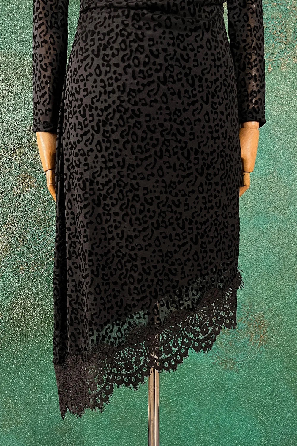 Kadife Leopar Desenli Midi Elbise