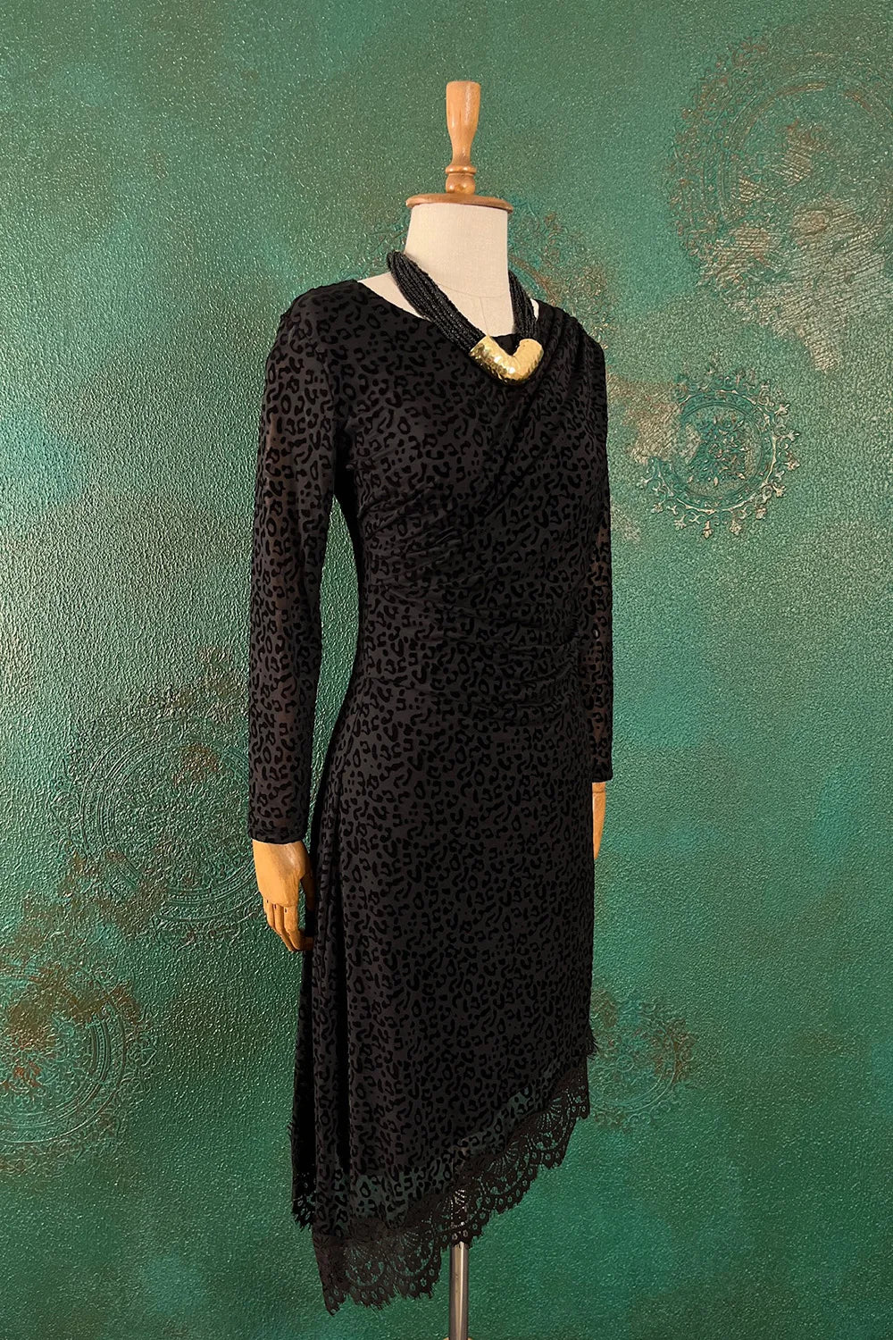 Kadife Leopar Desenli Midi Elbise