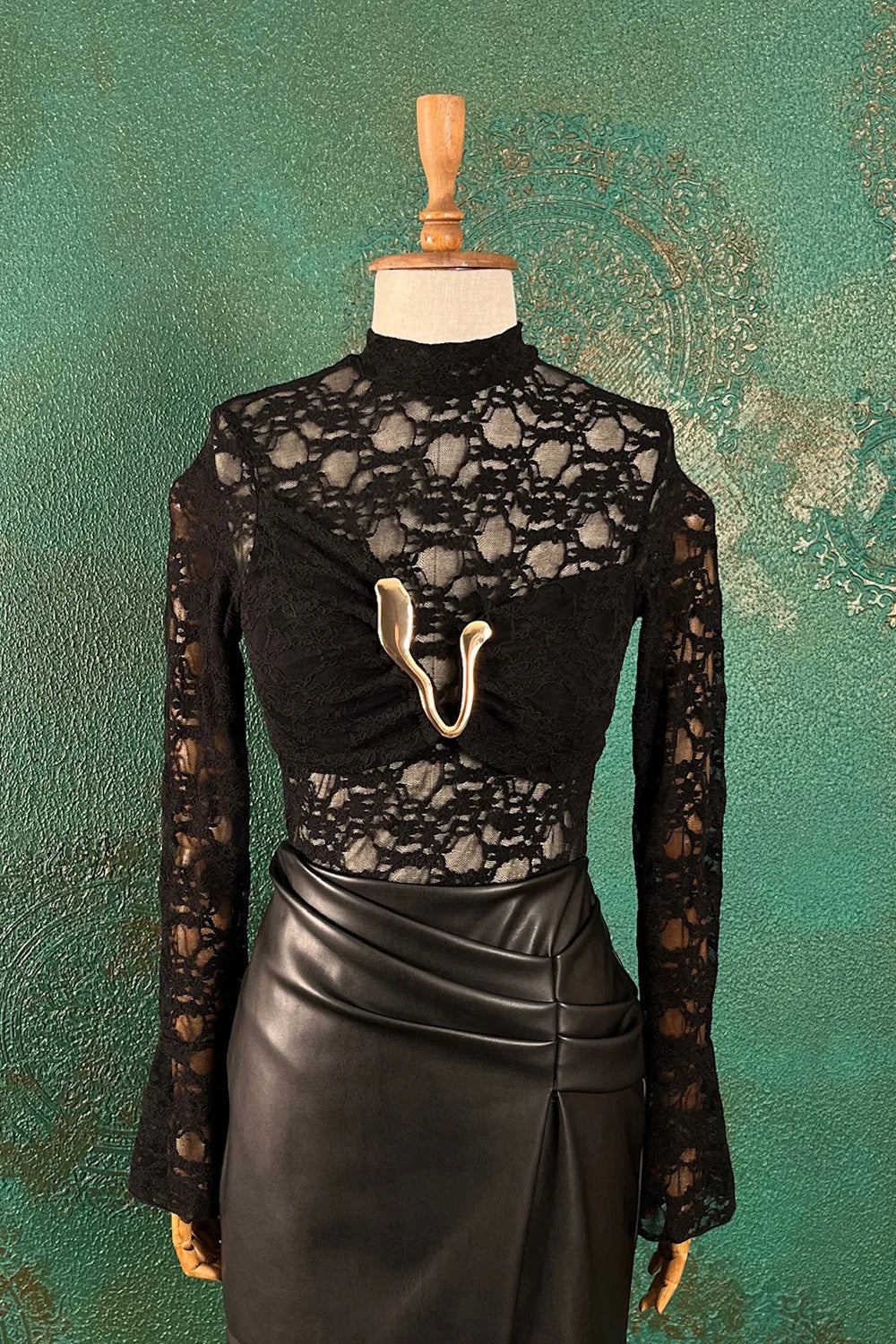 Aksesuar Detaylı Dantel Body