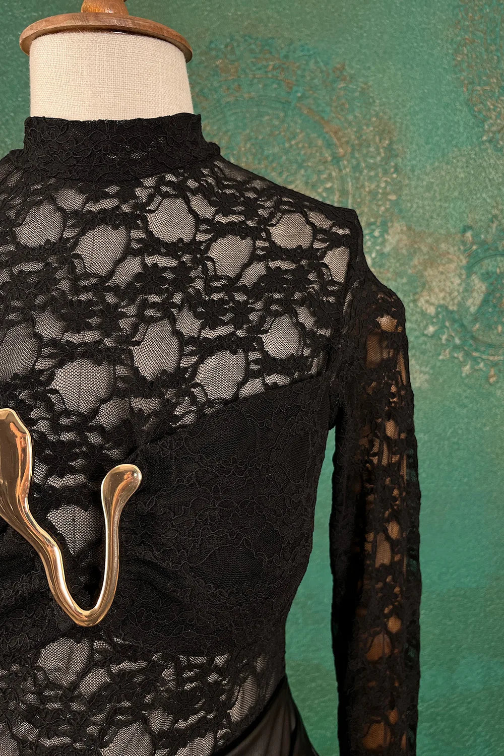 Aksesuar Detaylı Dantel Body