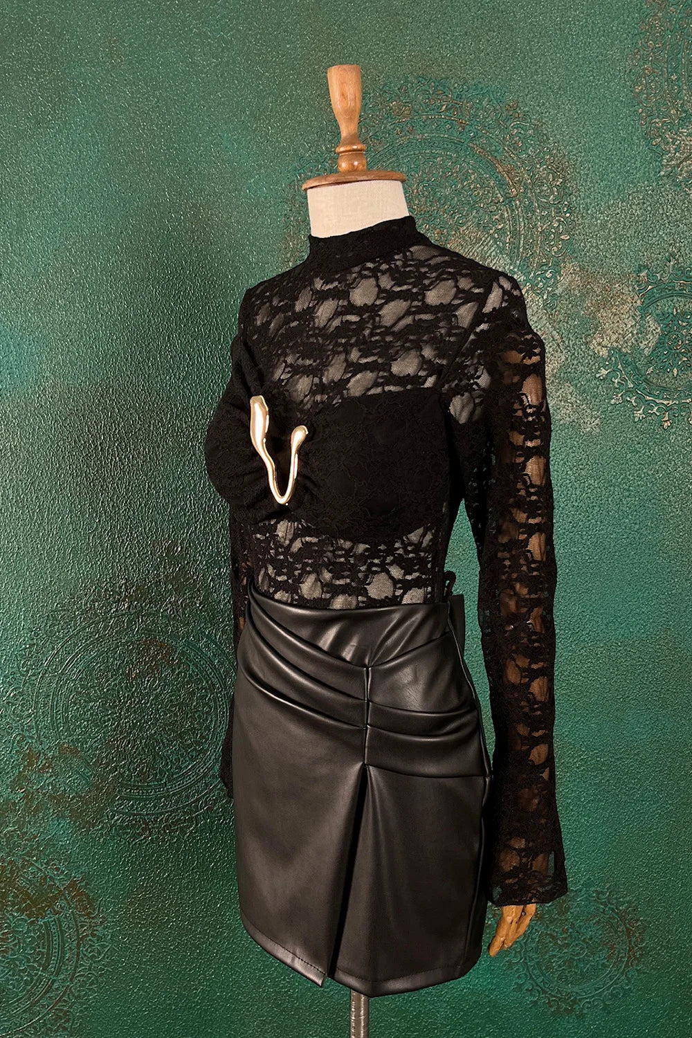 Aksesuar Detaylı Dantel Body