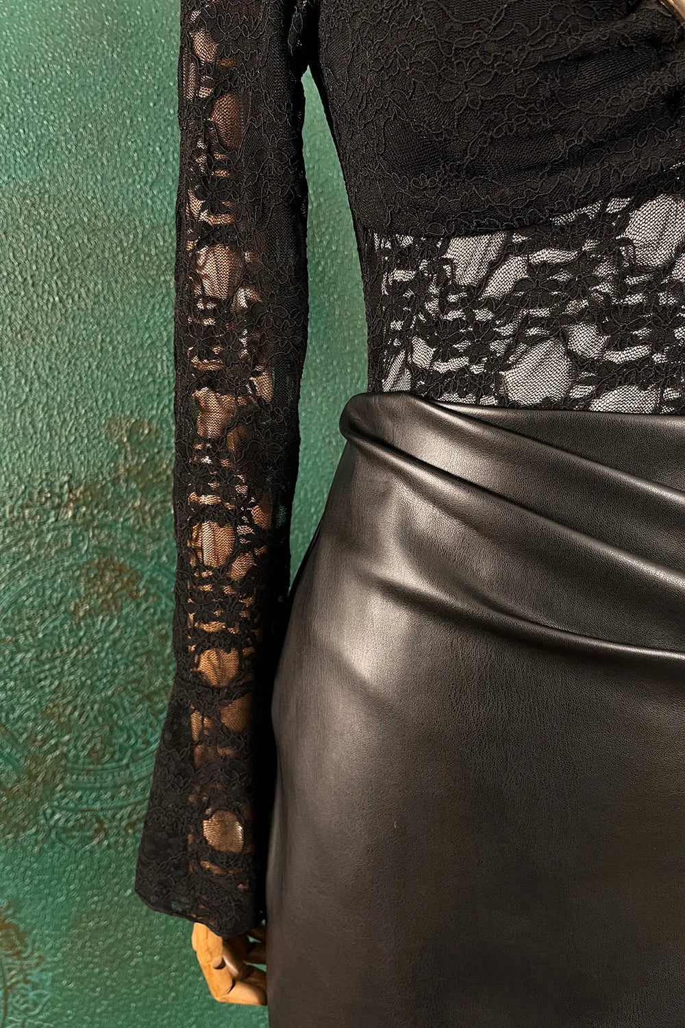 Aksesuar Detaylı Dantel Body