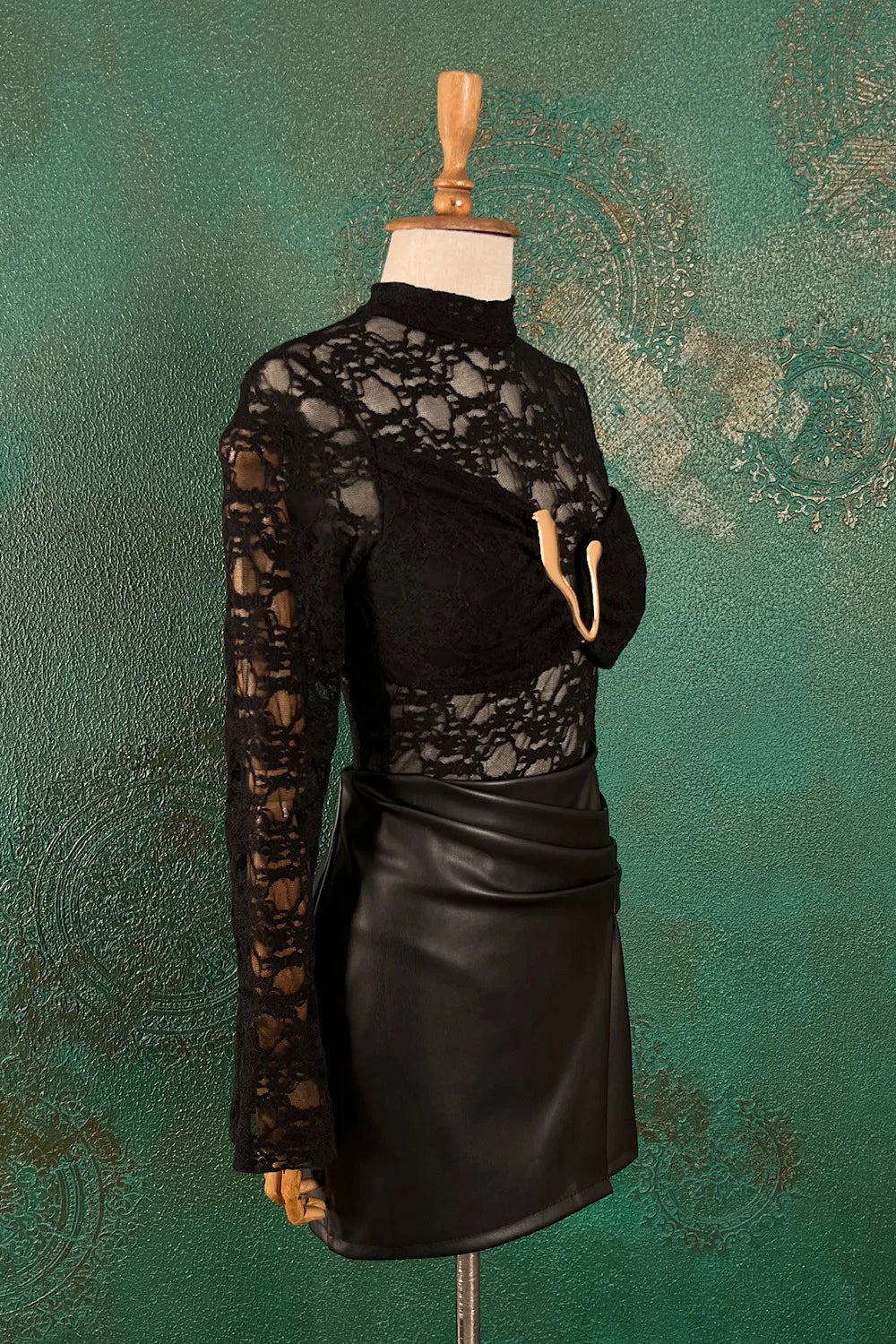 Aksesuar Detaylı Dantel Body