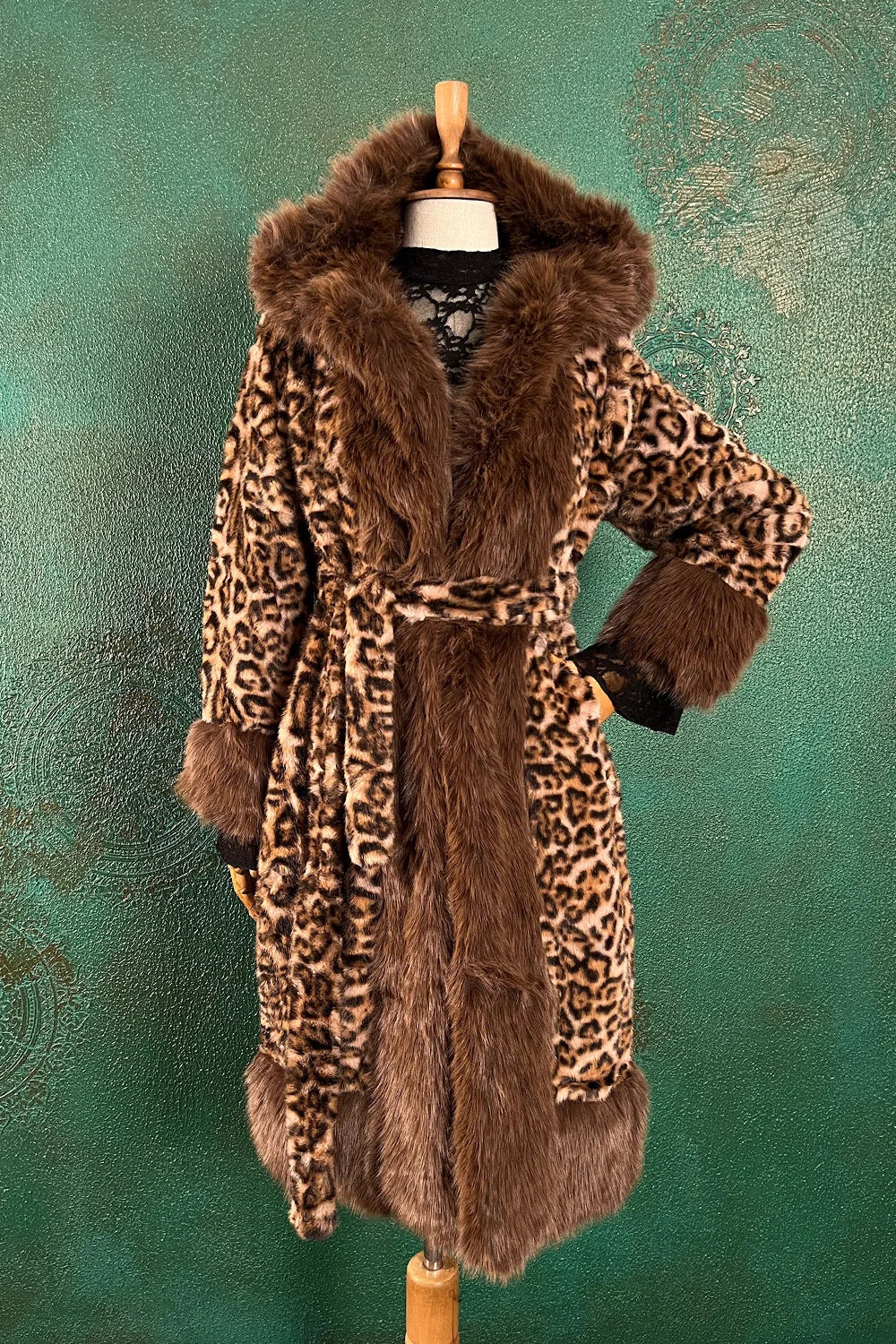 Leopar Desenli Uzun Kürk