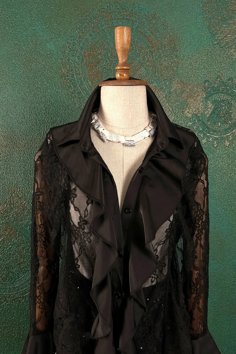 Saten Detaylı Dantel Gömlek