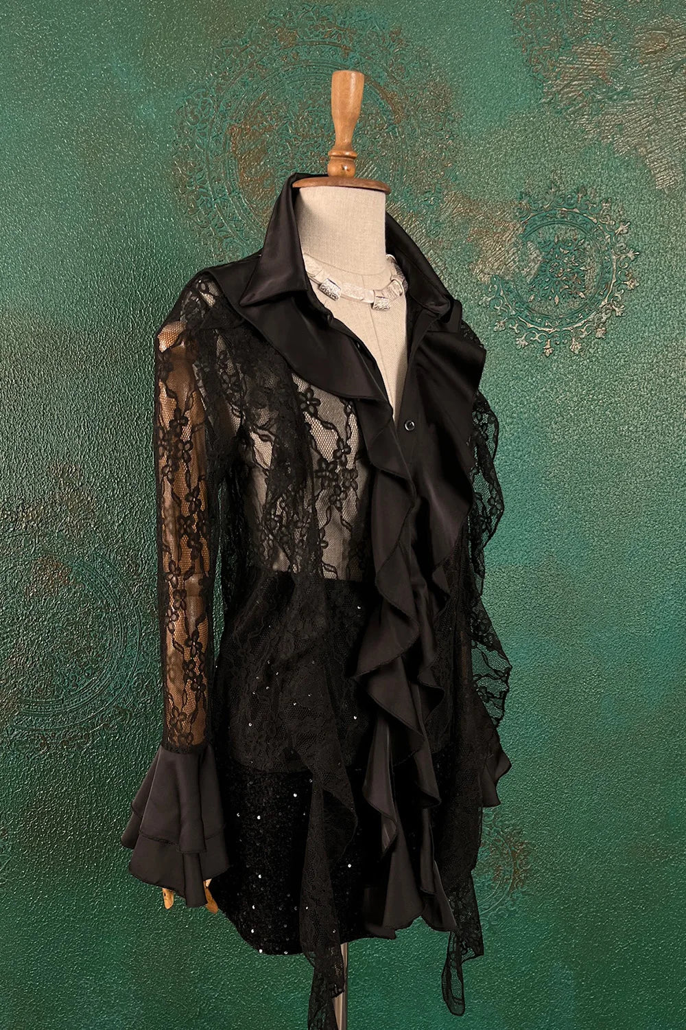 Saten Detaylı Dantel Gömlek