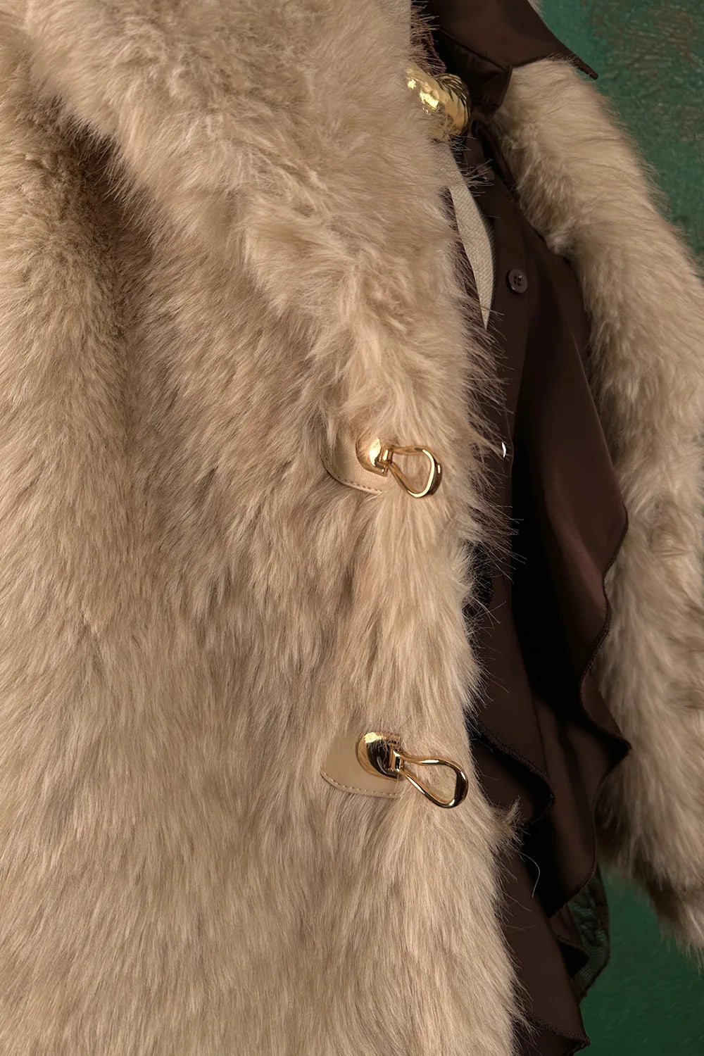 Geniş Yakalı Kısa Kürk Kaban