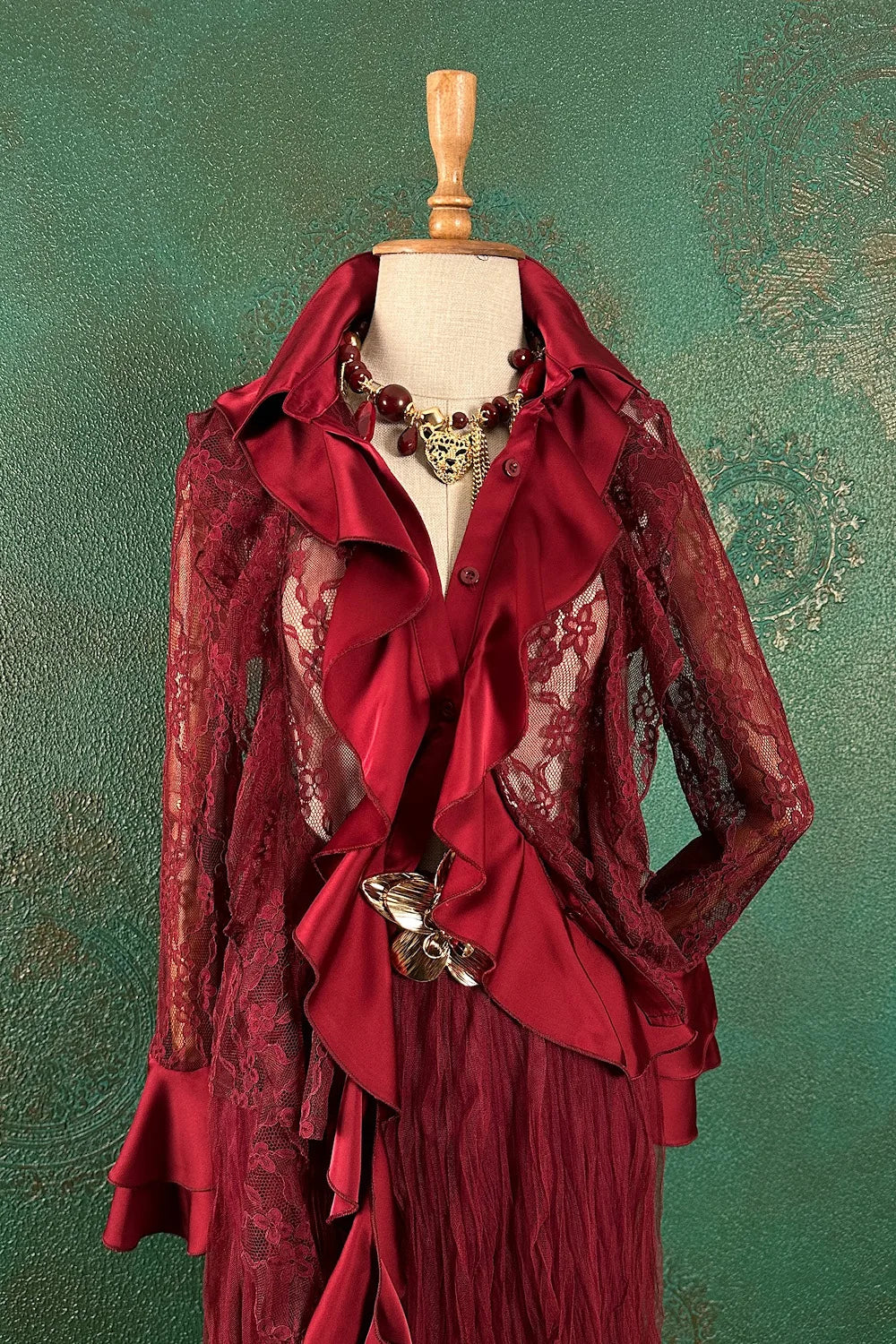 Saten Detaylı Dantel Gömlek